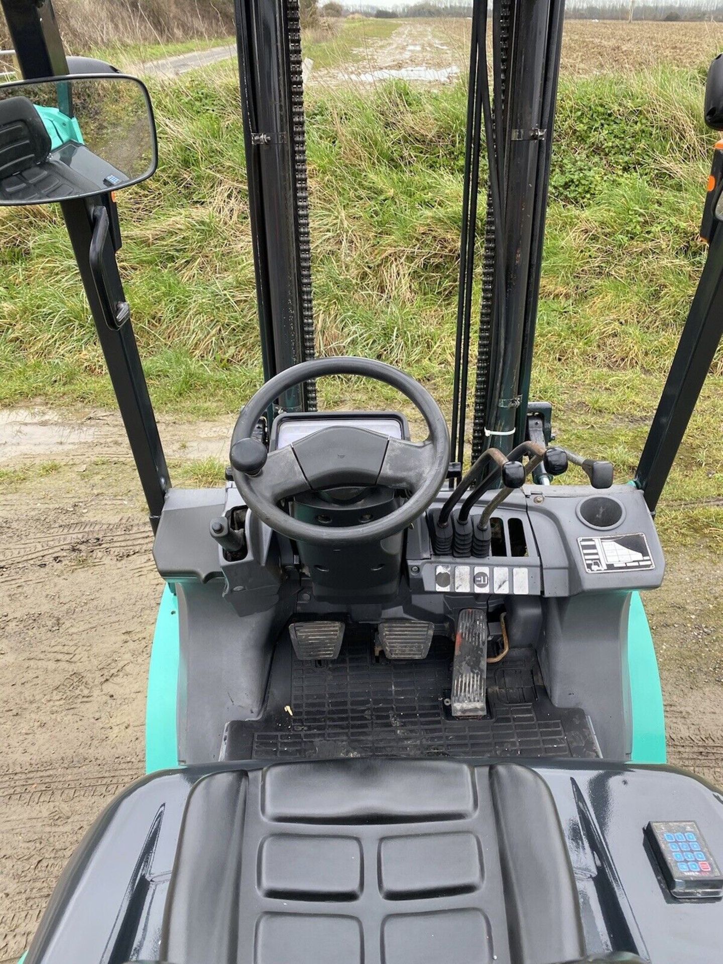 Mitsubishi 2.5 Tonne Diesel Forklift - Image 6 of 7