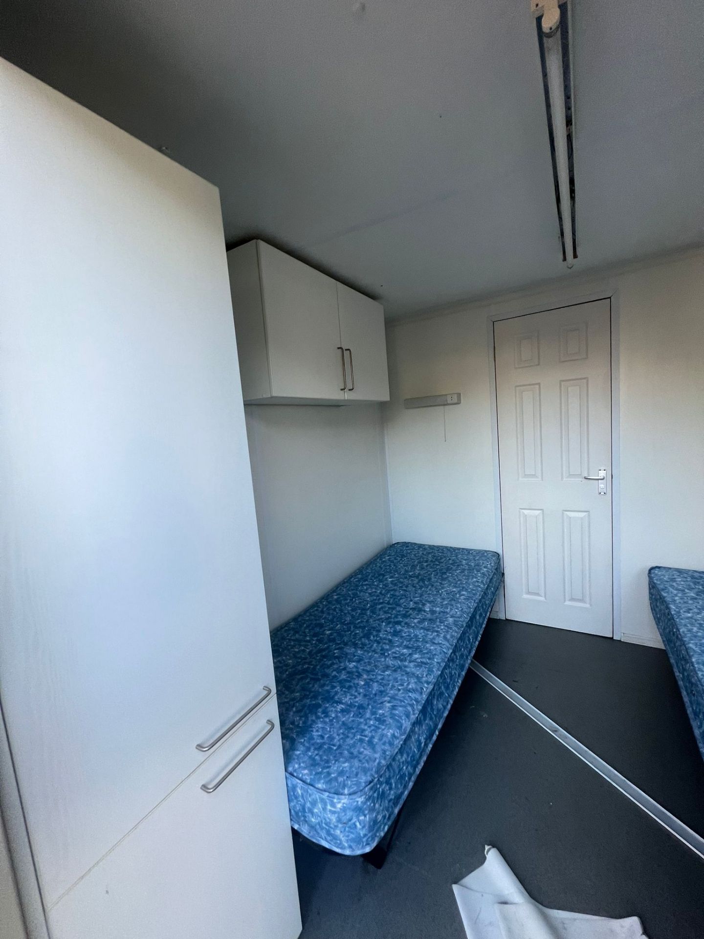 2 birth sleeper cabin office with toilet and shower - Image 5 of 13