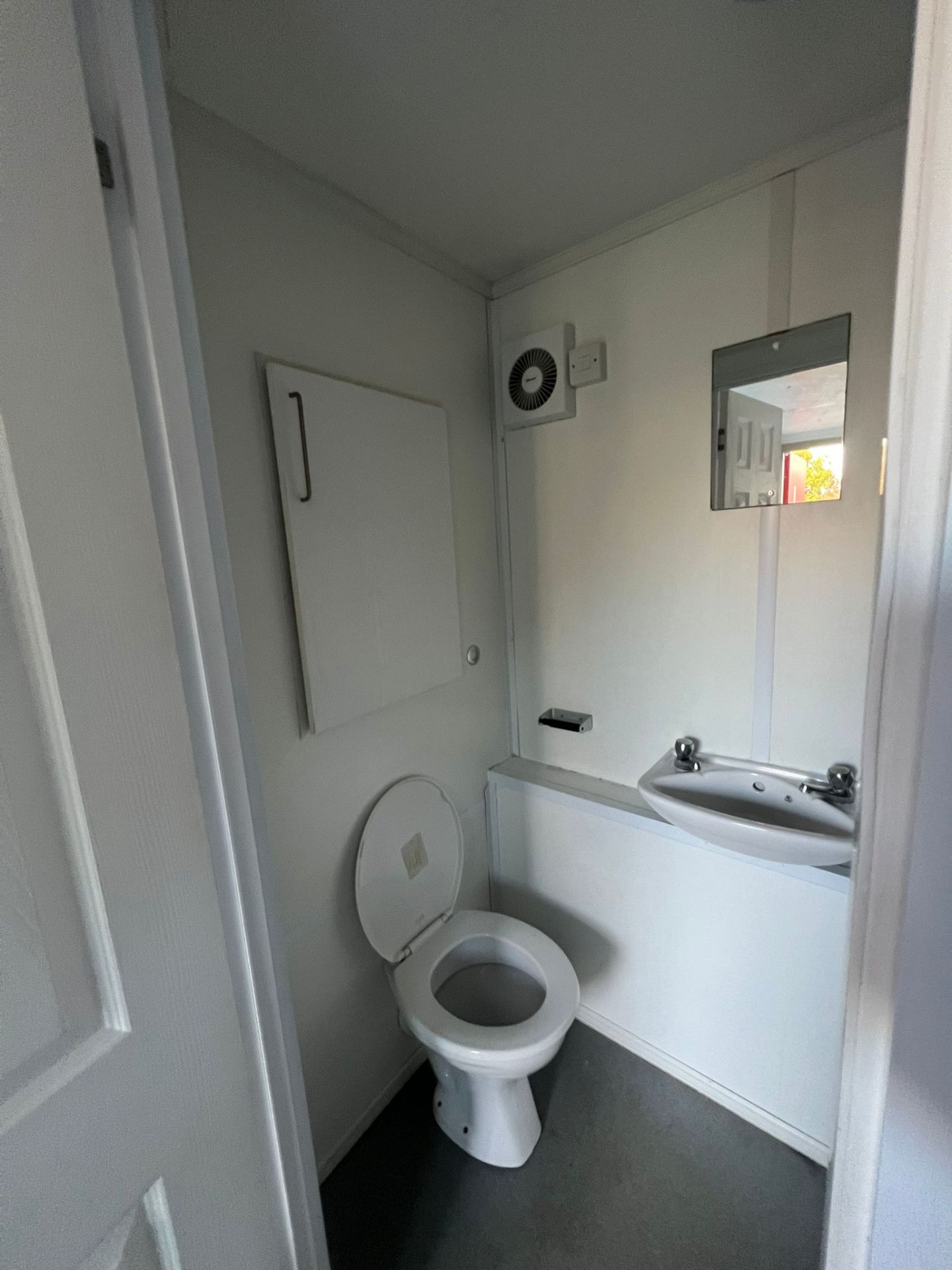 2 birth sleeper cabin office with toilet and shower - Image 6 of 13