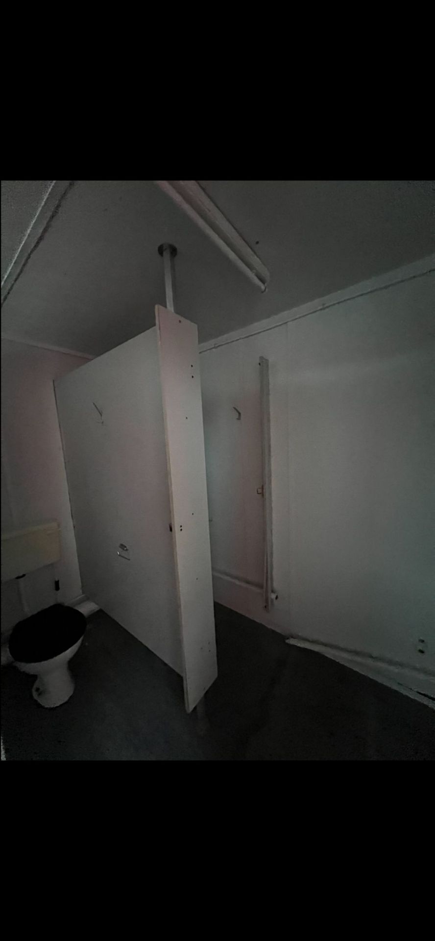 24ft 3 + 2 male & Female toilet block - Image 7 of 8