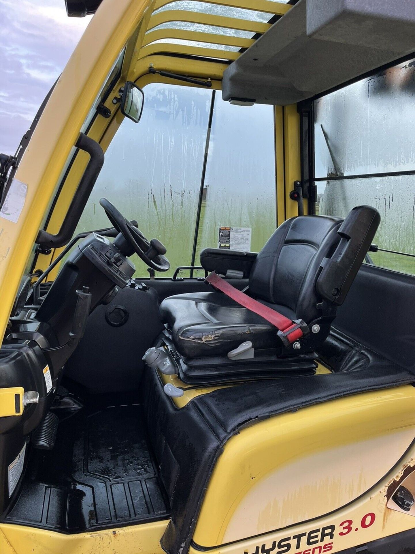 Hyster 3 Tonne Diesel Forklift Container Spec Full Heated Cab 1900 Hours - Image 5 of 7