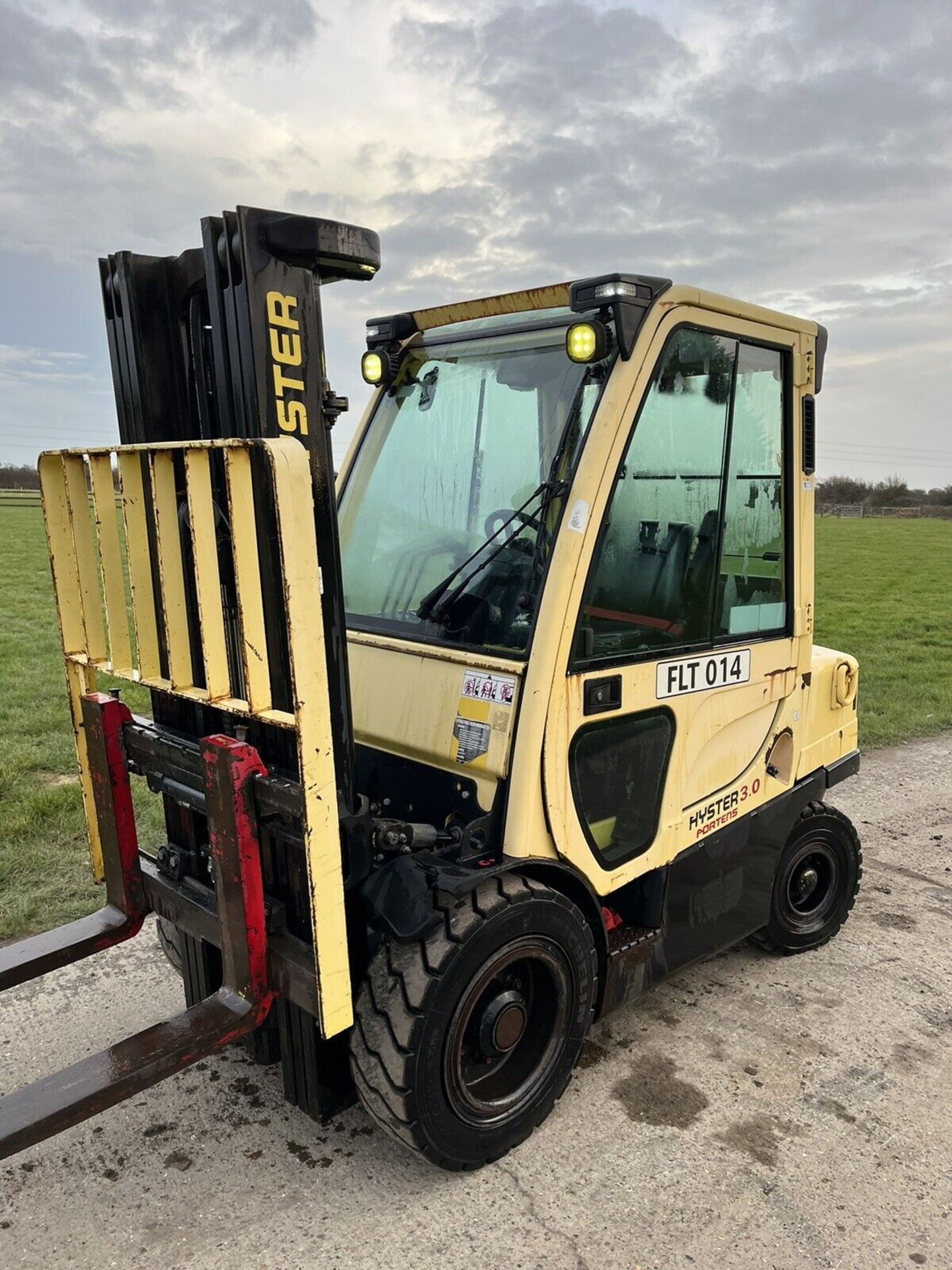 Hyster 3 Tonne Diesel Forklift Container Spec Full Heated Cab 1900 Hours - Image 2 of 7