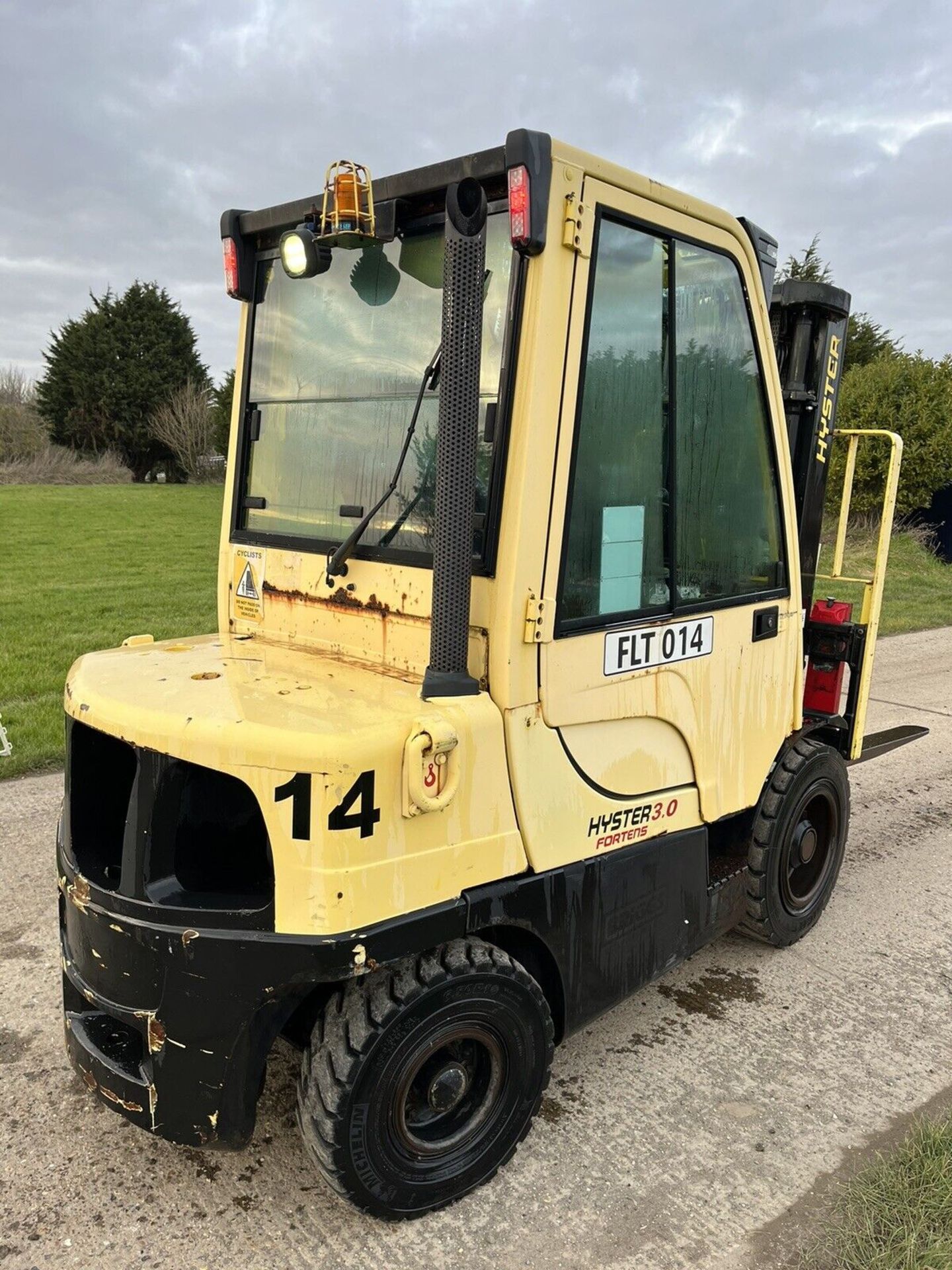 Hyster 3 Tonne Diesel Forklift Container Spec Full Heated Cab 1900 Hours - Image 4 of 7