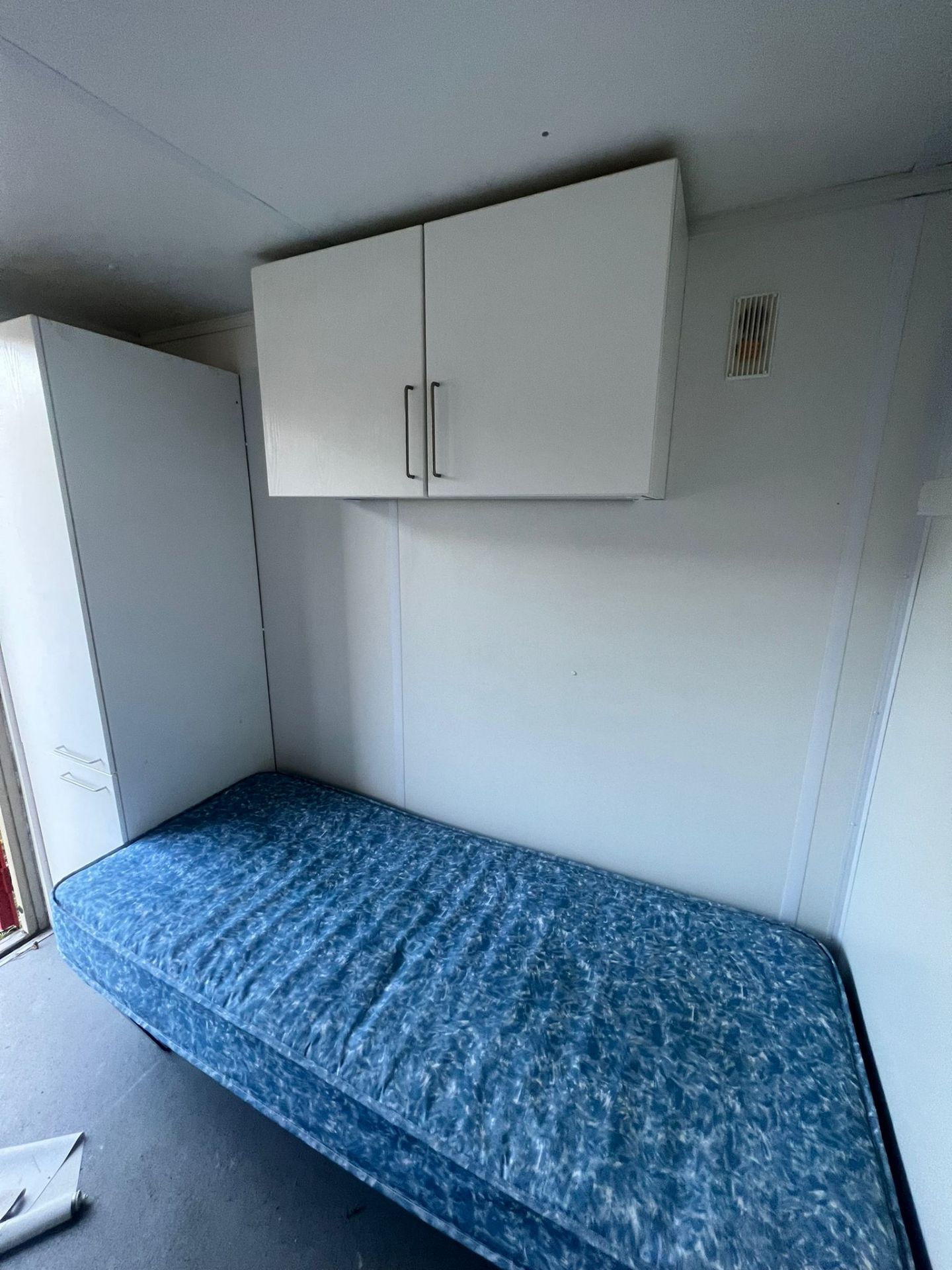 2 birth sleeper cabin office with toilet and shower - Image 11 of 13