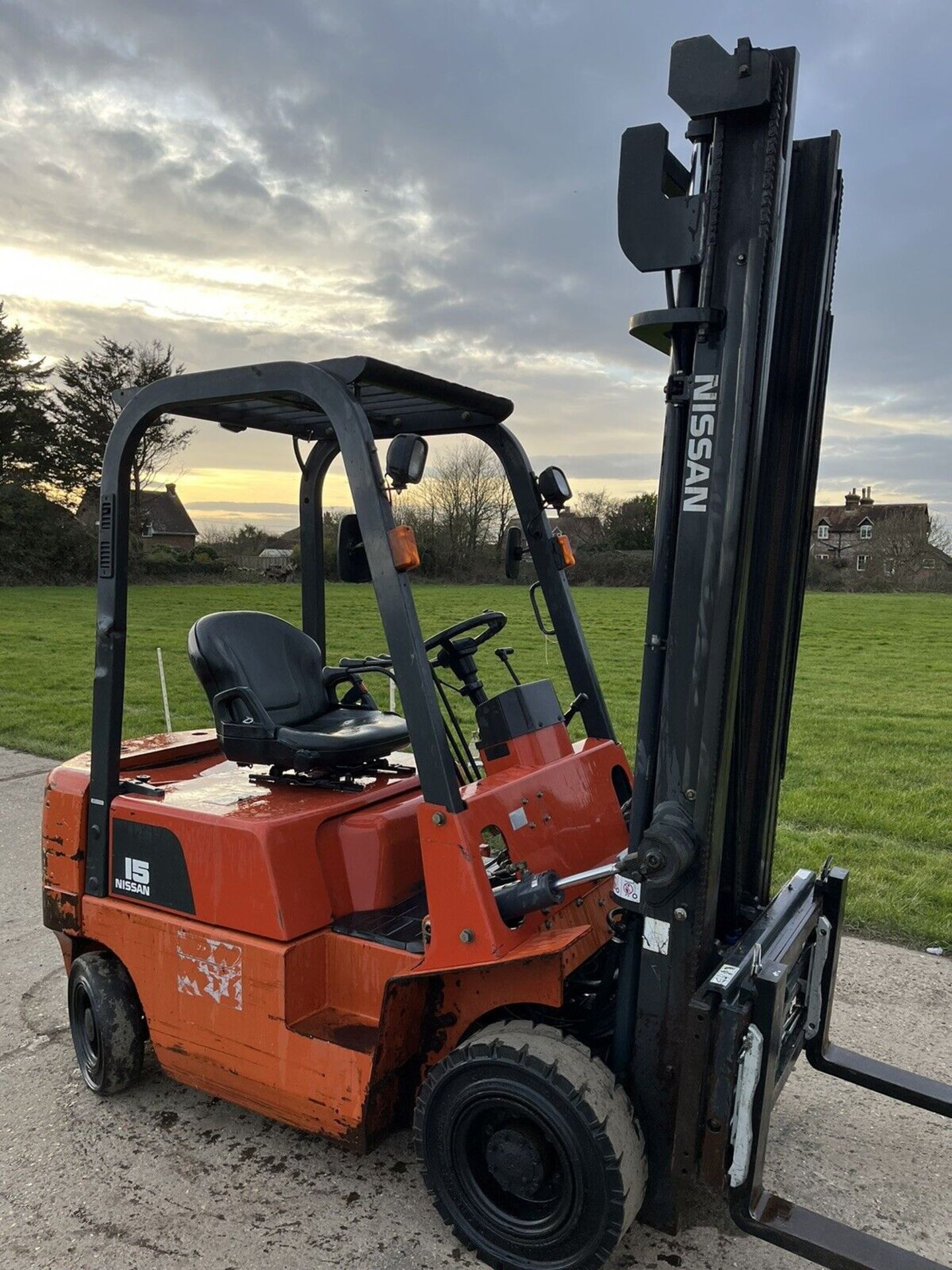 Nissan 1.5 Tonne Diesel Forklift With Fork Position - Image 2 of 4