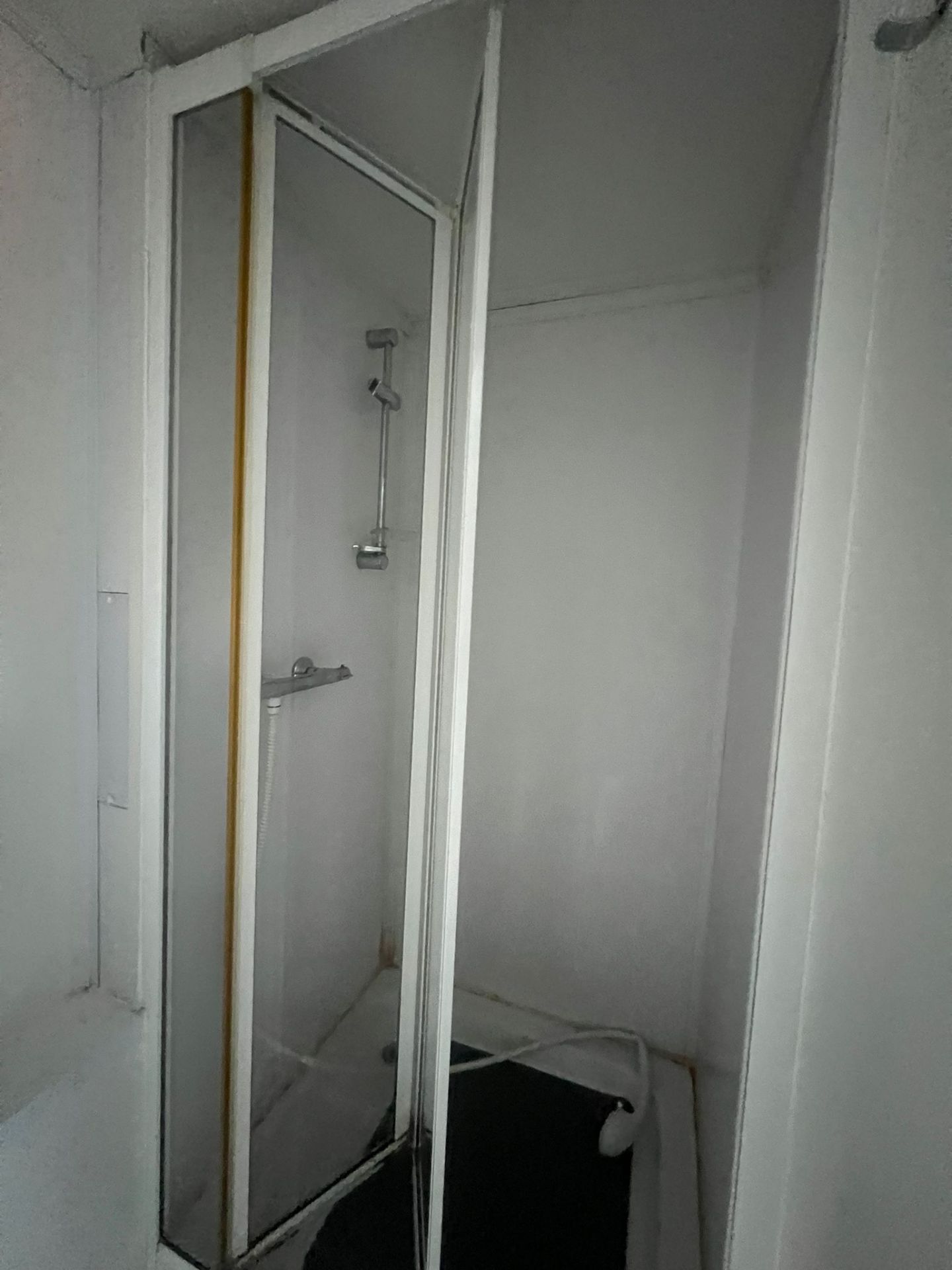 2 birth sleeper cabin office with toilet and shower - Image 7 of 13