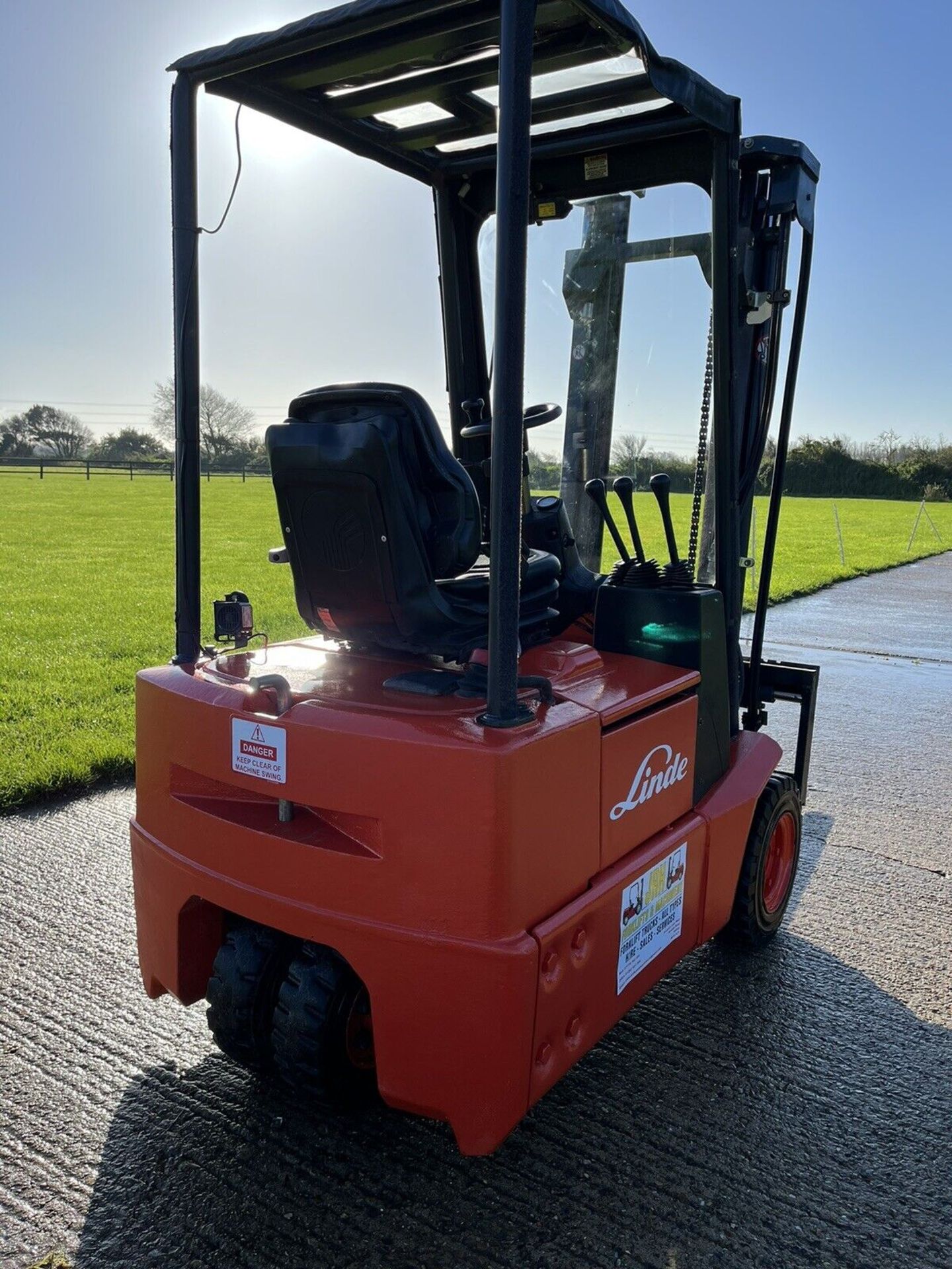 Linde E12 Electric forklift truck - Image 2 of 9