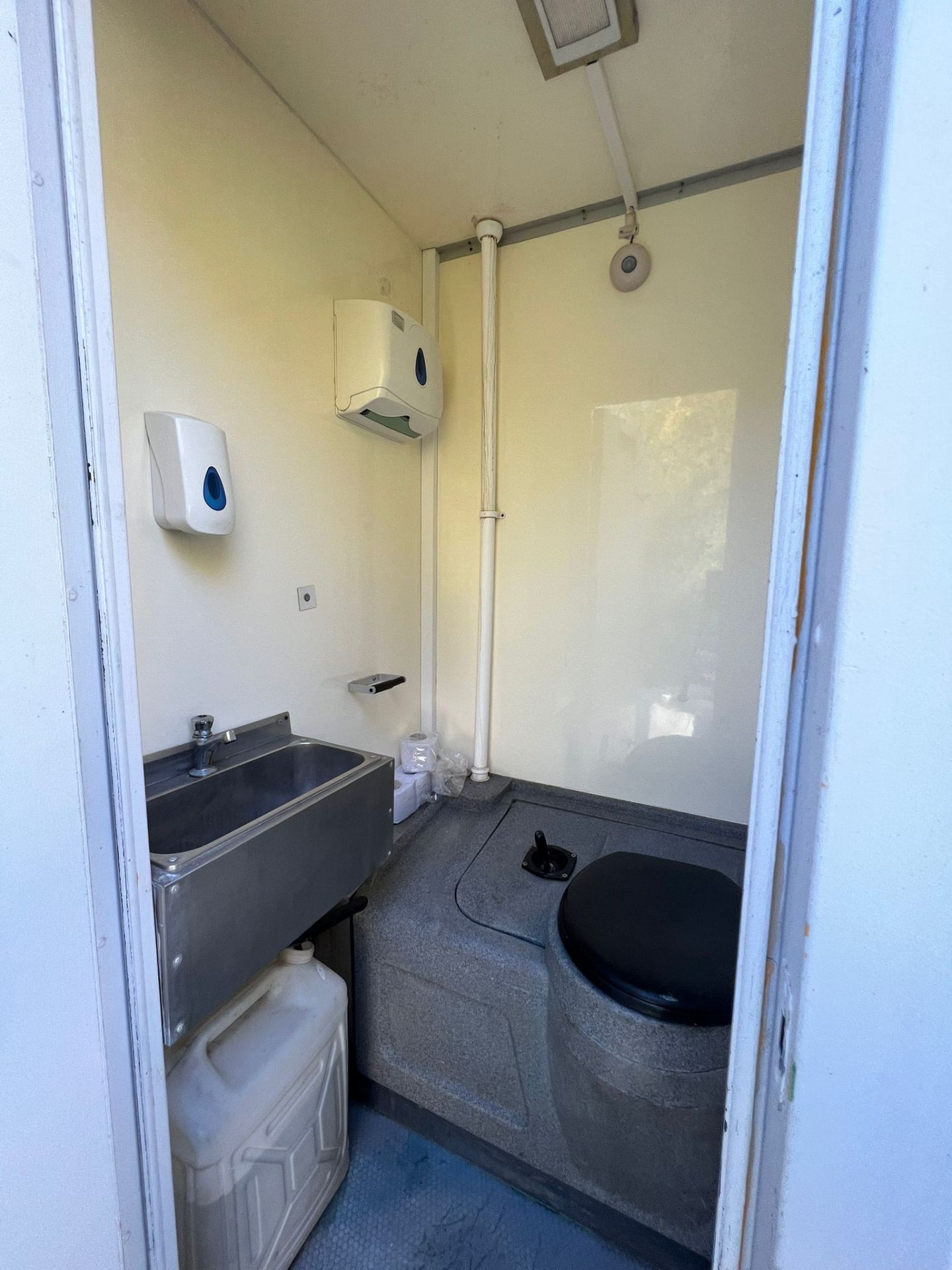 AJC towable welfare unit cabin - Image 5 of 9