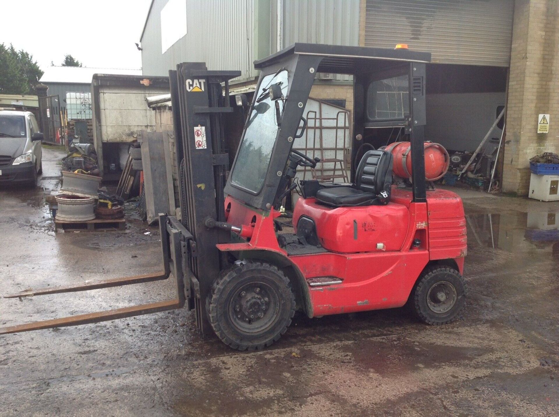 Caterpiller 2.5Ton Gas Forklift - Image 4 of 9