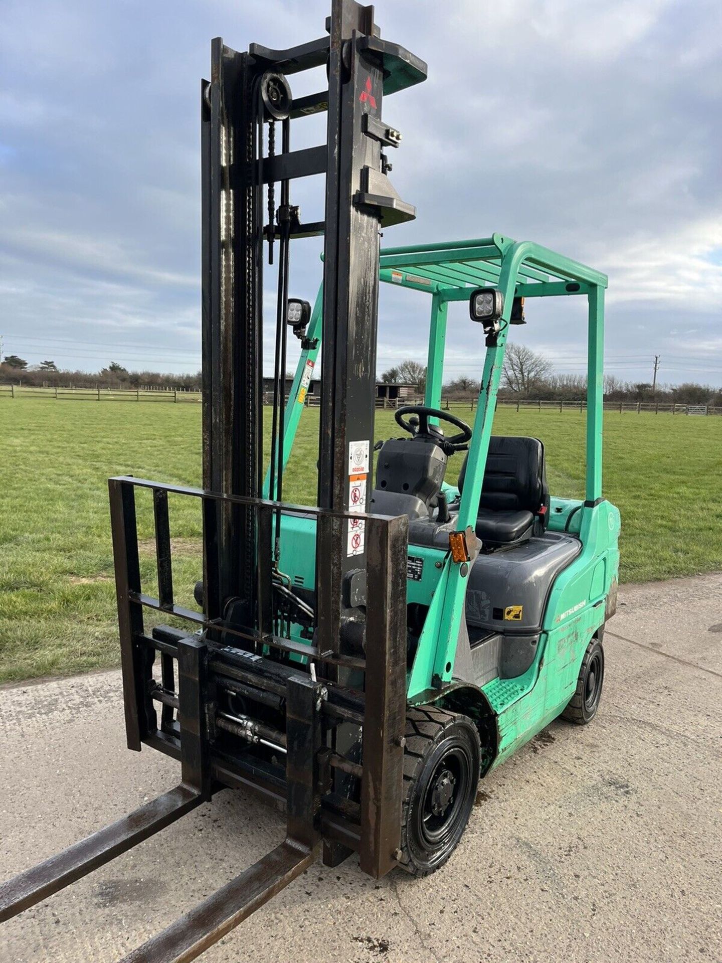 Mitsubishi 2 Tonne Diesel Forklift With Fork Position 2015 - Image 2 of 3