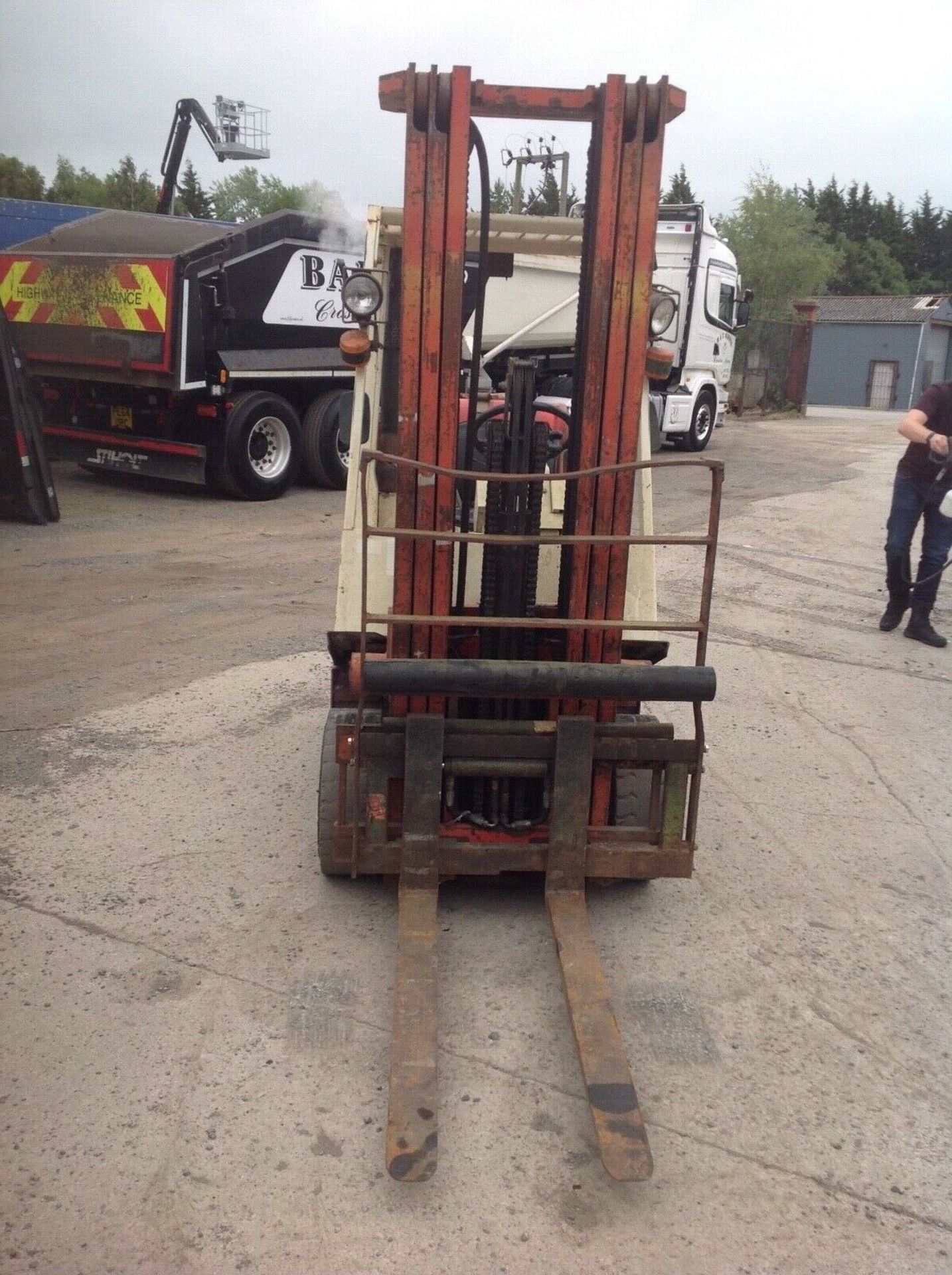 Nissan 2 ton gas forklift - Image 2 of 6