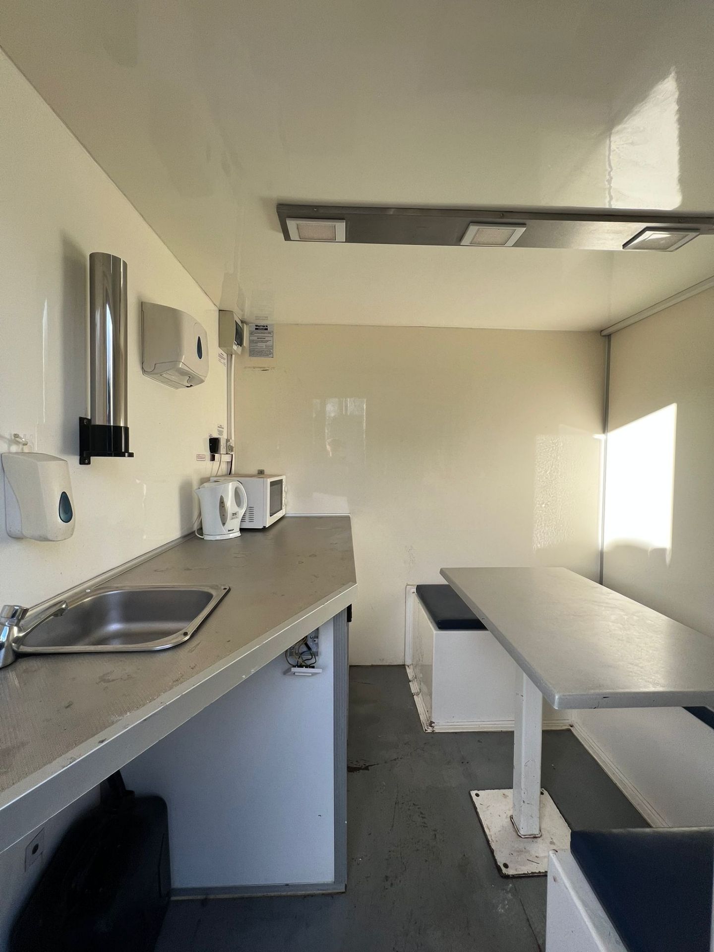 AJC towable welfare unit cabin - Image 9 of 9