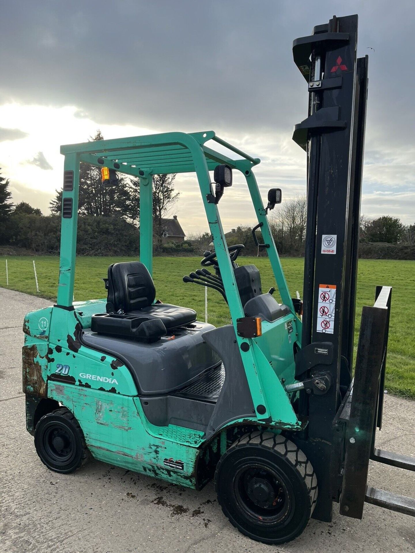 Mitsubishi 2 Tonne Diesel Forklift With Fork Position 2015 - Image 3 of 3