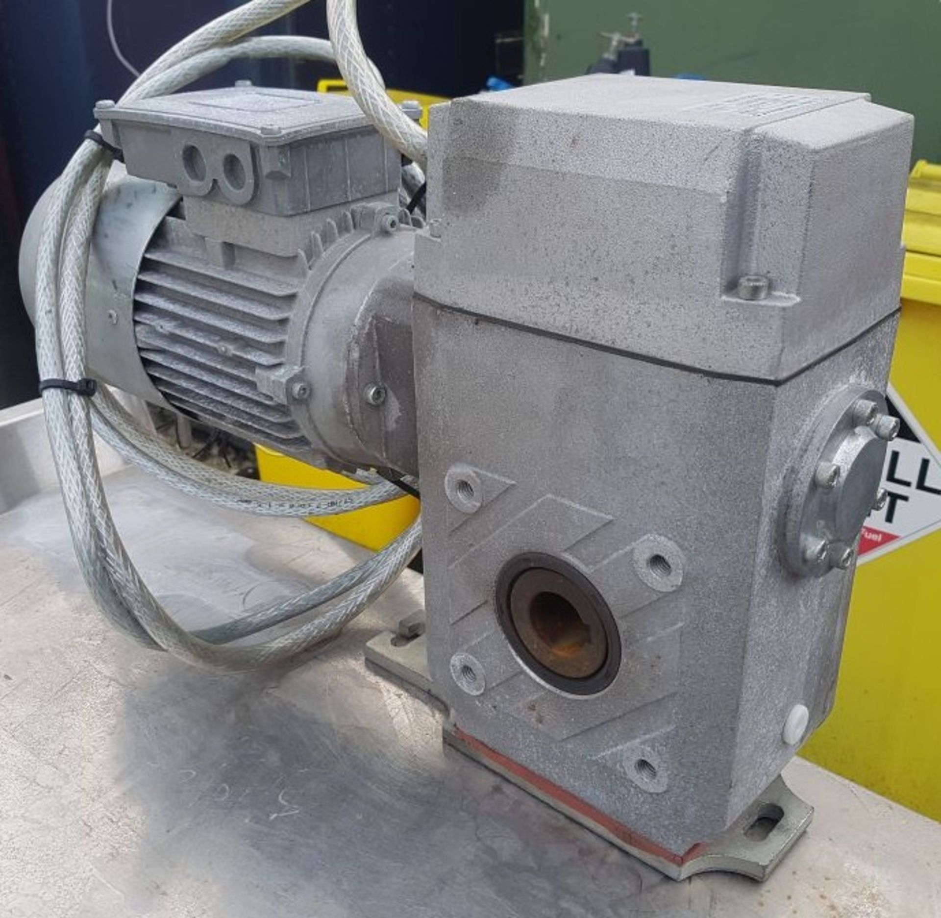 Electric motor gearbox with limit switches - Image 2 of 5