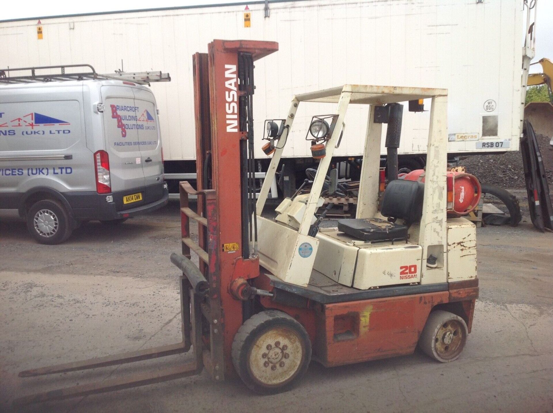 Nissan 2 ton gas forklift - Image 3 of 6