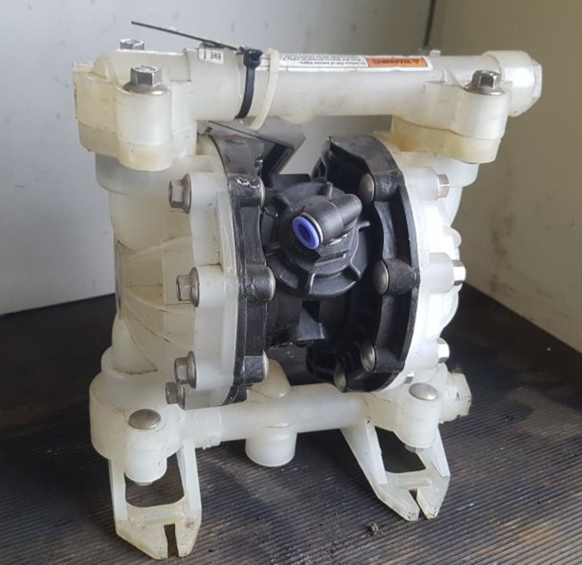 Graco Husky 515 1/2 Inch Positive Displacement Double Diaphragm Pump - Image 2 of 4