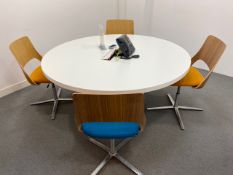 Meeting Table with X4 Kinnarps Chairs