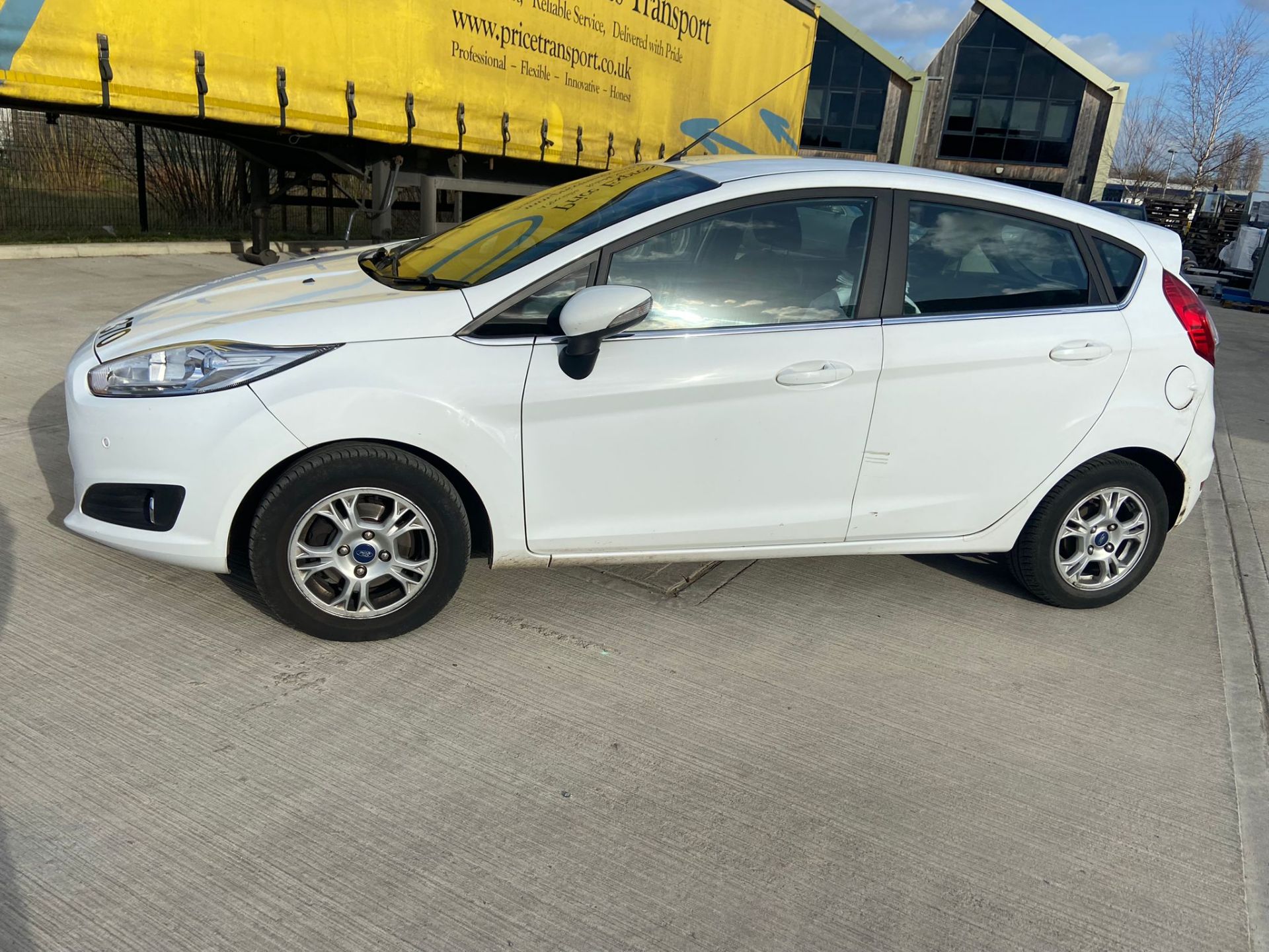 Ford Fiesta Zetec 2016 - Image 3 of 21