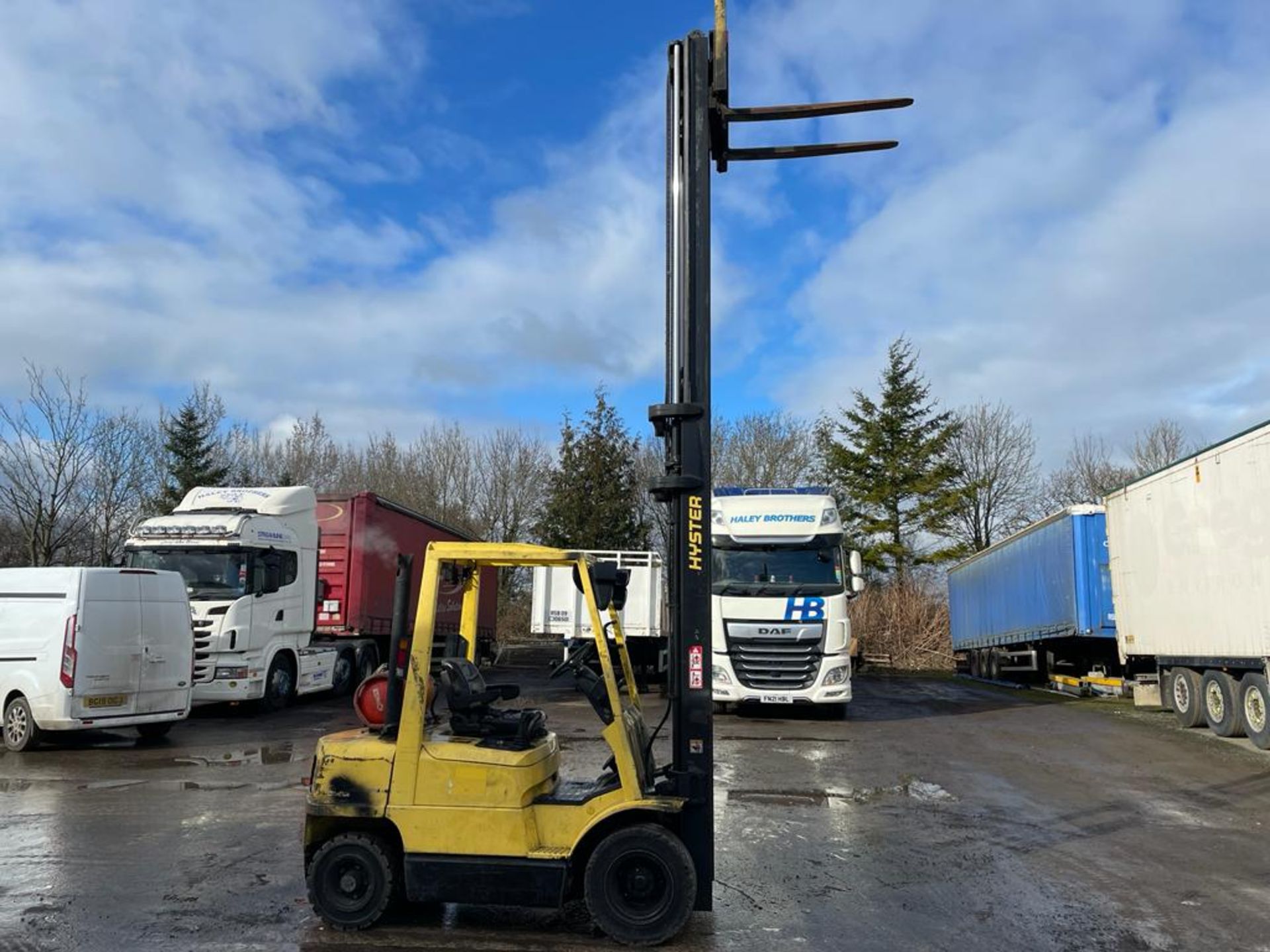 2005 Hyster 2.5 Ton Gas Forklift - Image 5 of 7