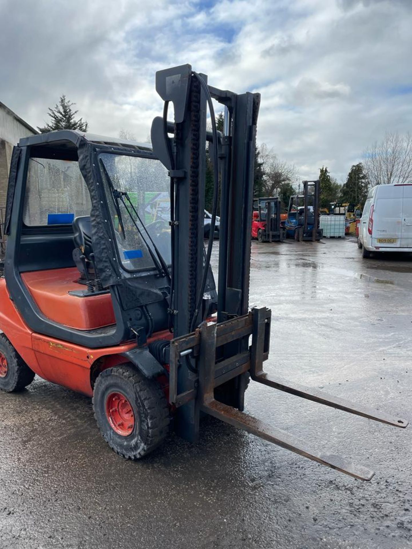2007 Linde 2.0 Ton Gas Forklift with Duplex (Container Spec) - Image 4 of 8