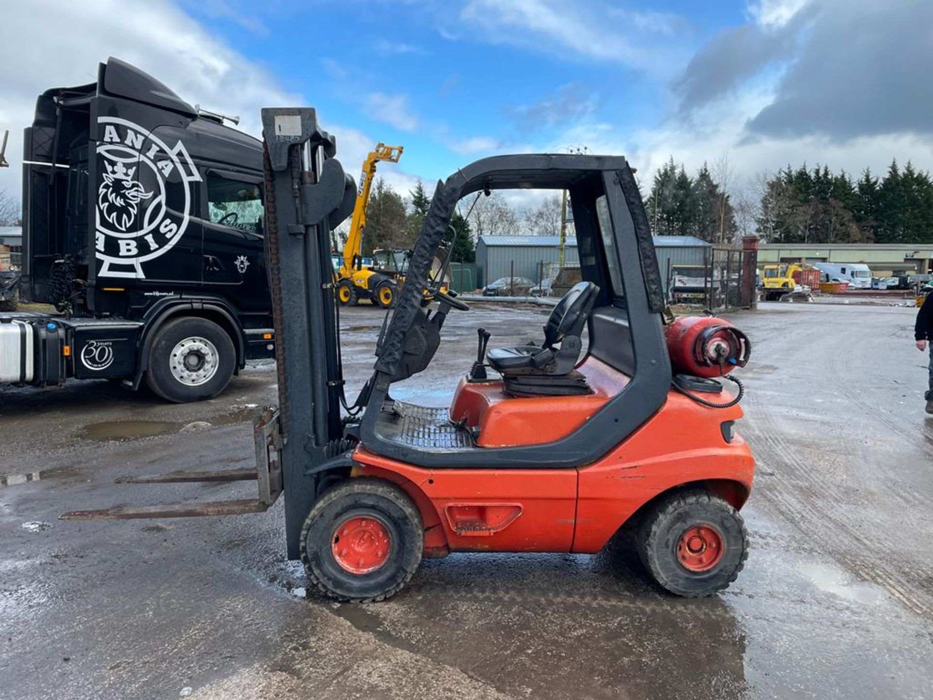 2007 Linde 2.0 Ton Gas Forklift with Duplex (Container Spec)