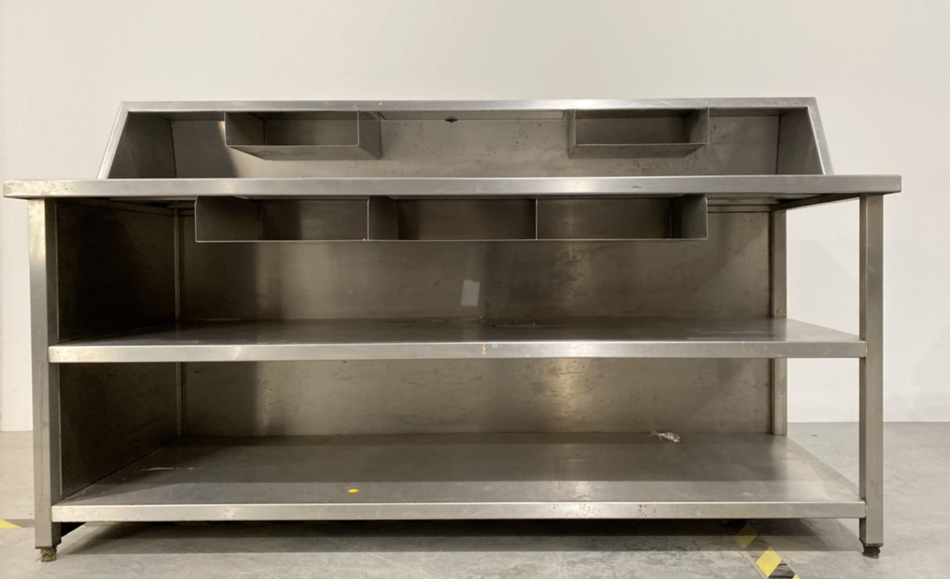 Servery Counter with Waved Front