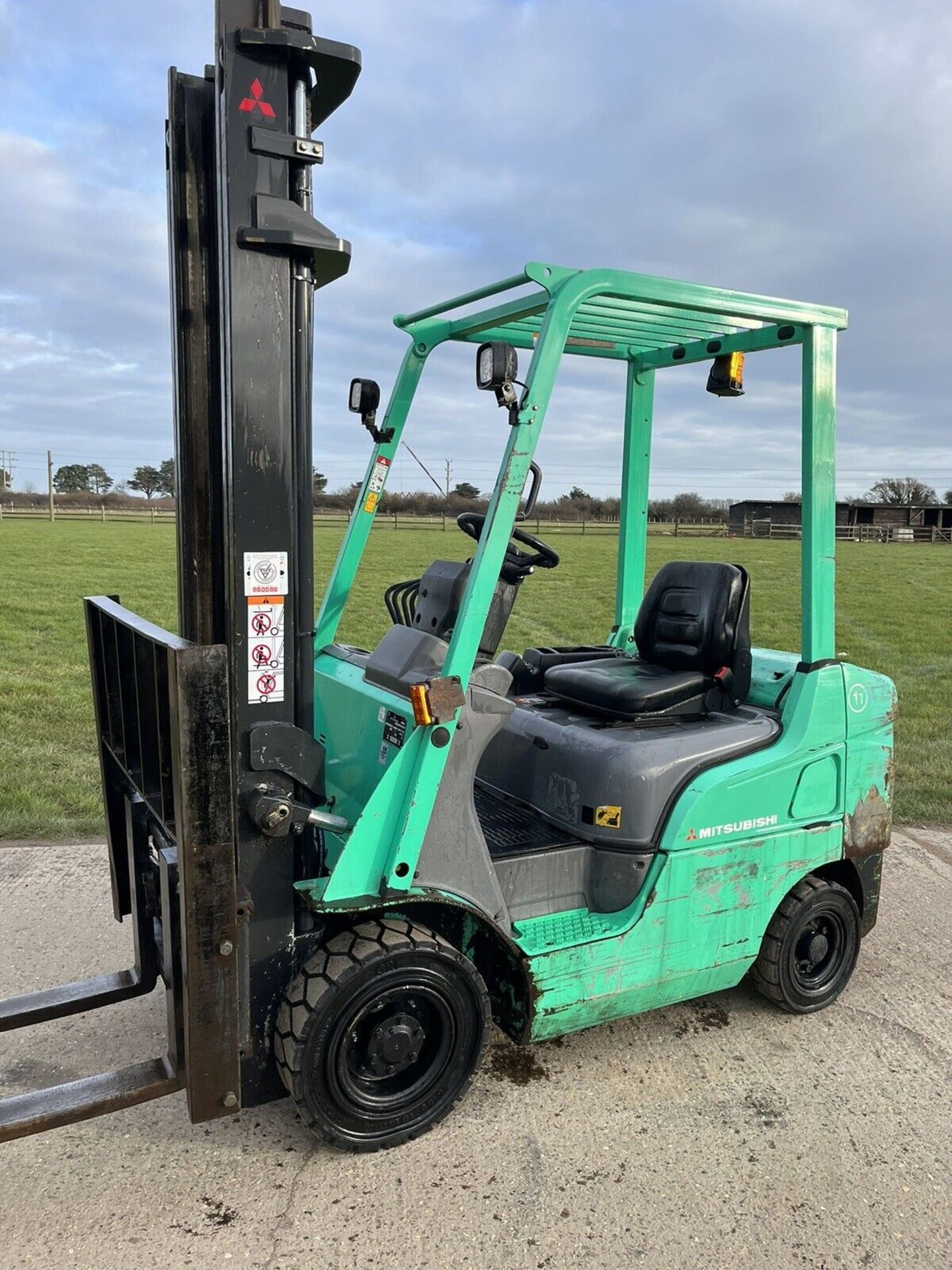 Mitsubishi 2 Tonne Diesel Forklift With Fork Position 2015 - Image 2 of 3