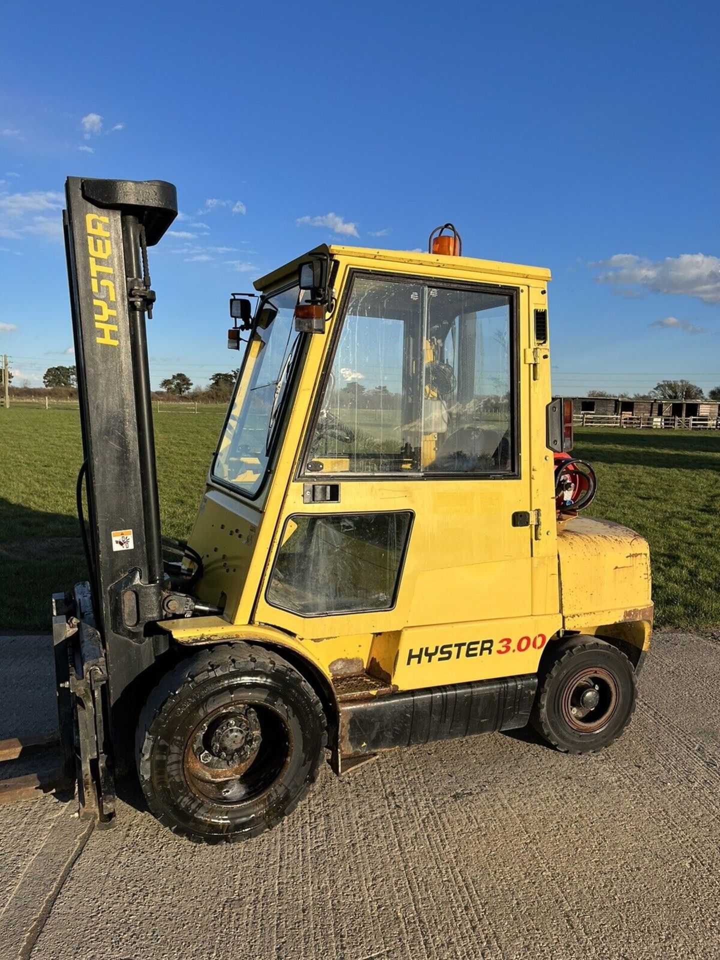 Hyster 3 Tonne Gas Forklift Container Spec - Image 2 of 3