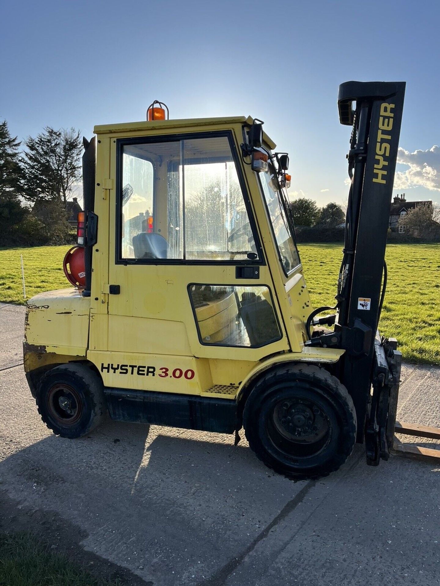 Hyster 3 Tonne Gas Forklift Container Spec - Image 3 of 3