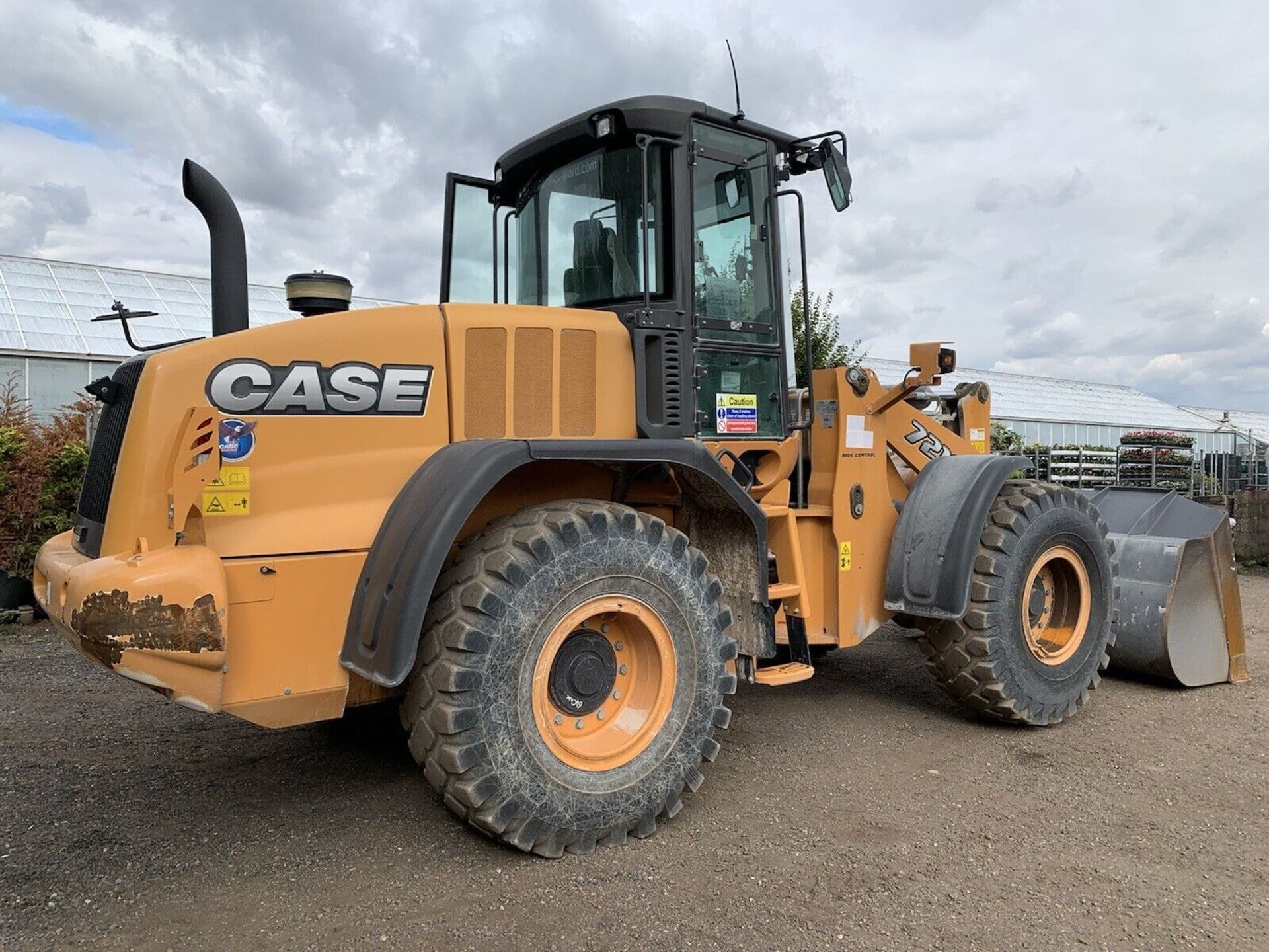 2014, CASE 721F Wheeled Loader Loading Shovel