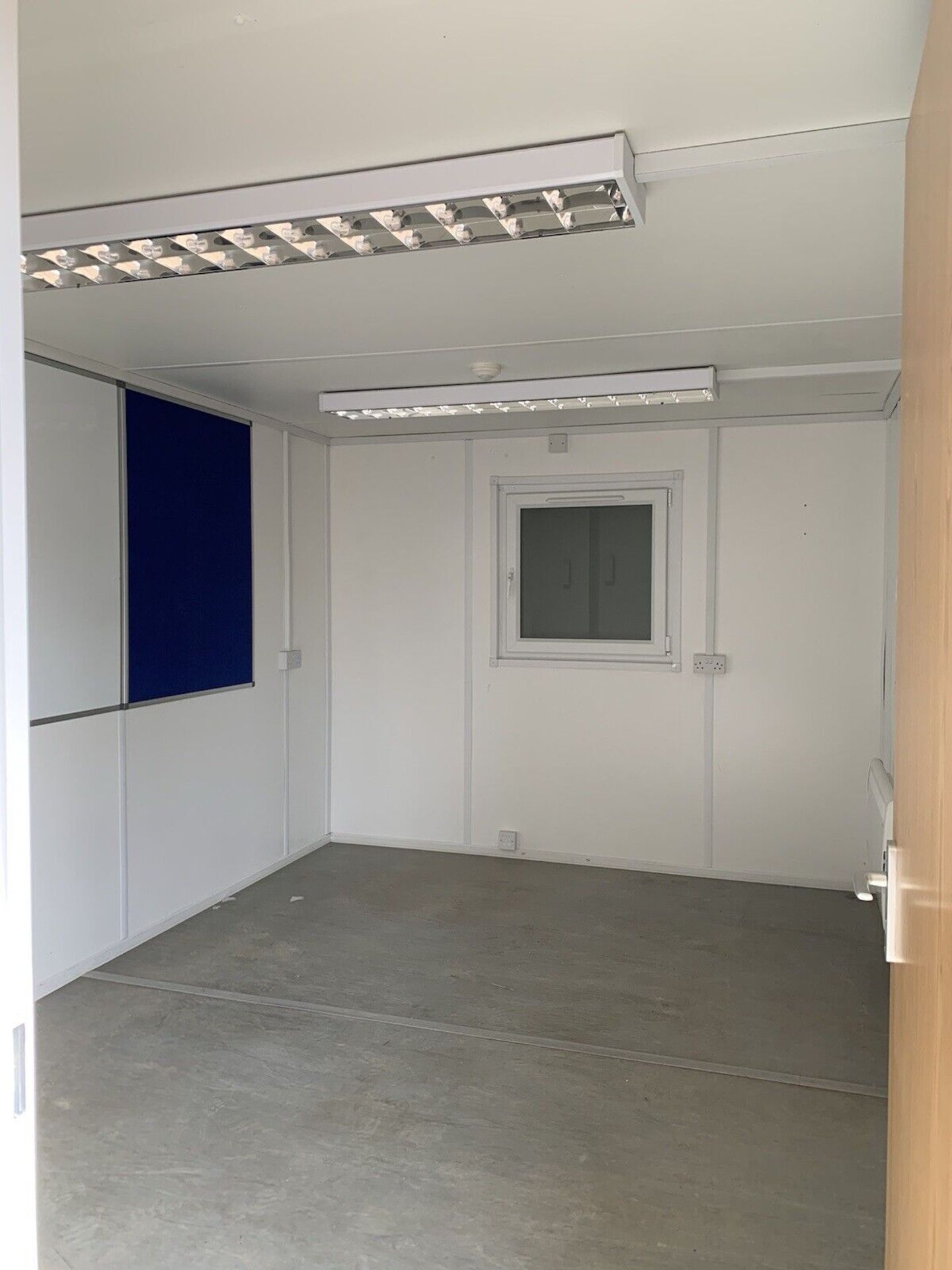 2 x 32ft Portable Offices that join together side-by-side - includes Site Cabin Canteen, Welfare Uni - Image 11 of 11