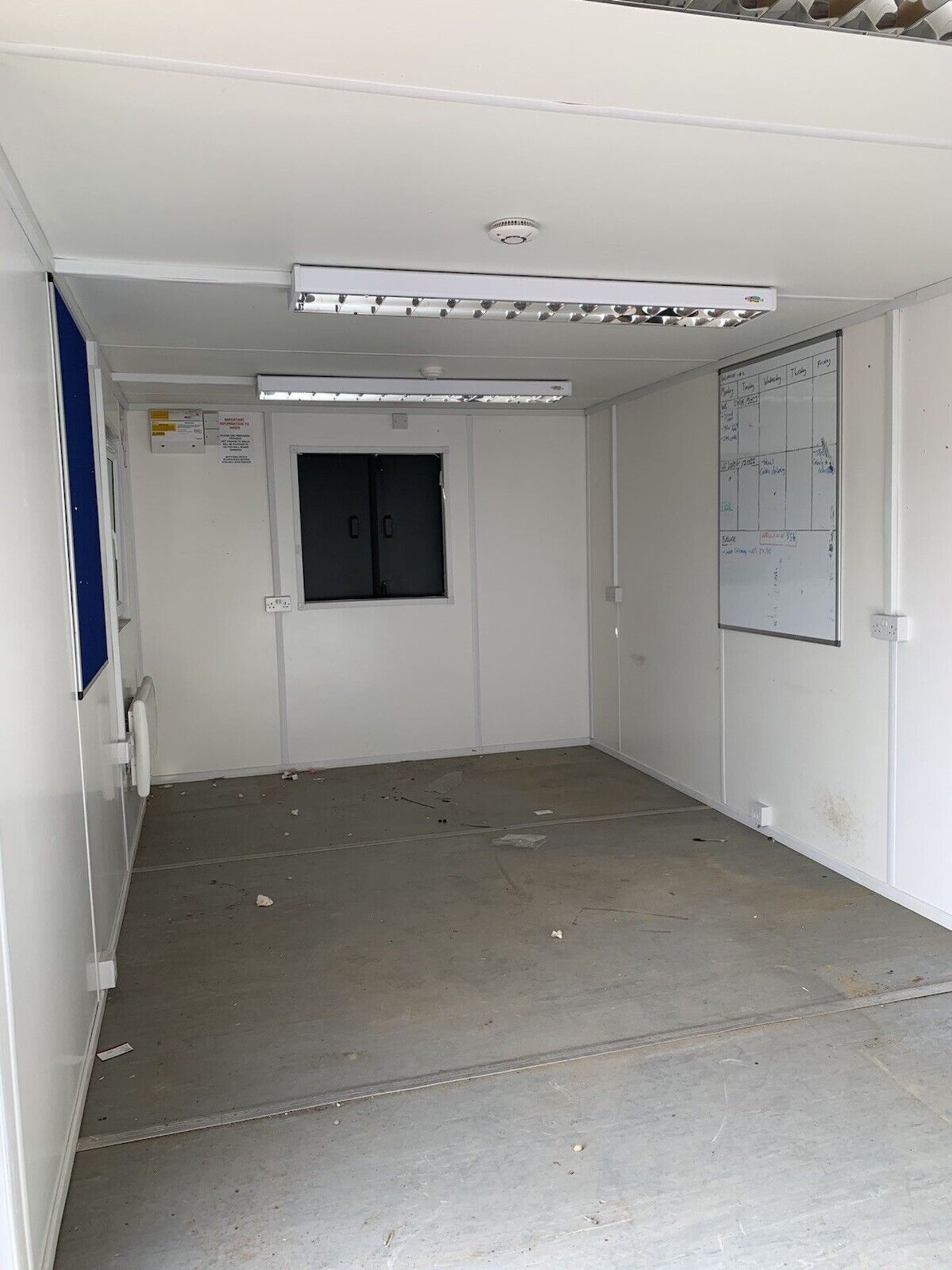 2 x 32ft Portable Offices that join together side-by-side - includes Site Cabin Canteen, Welfare Uni - Image 9 of 11