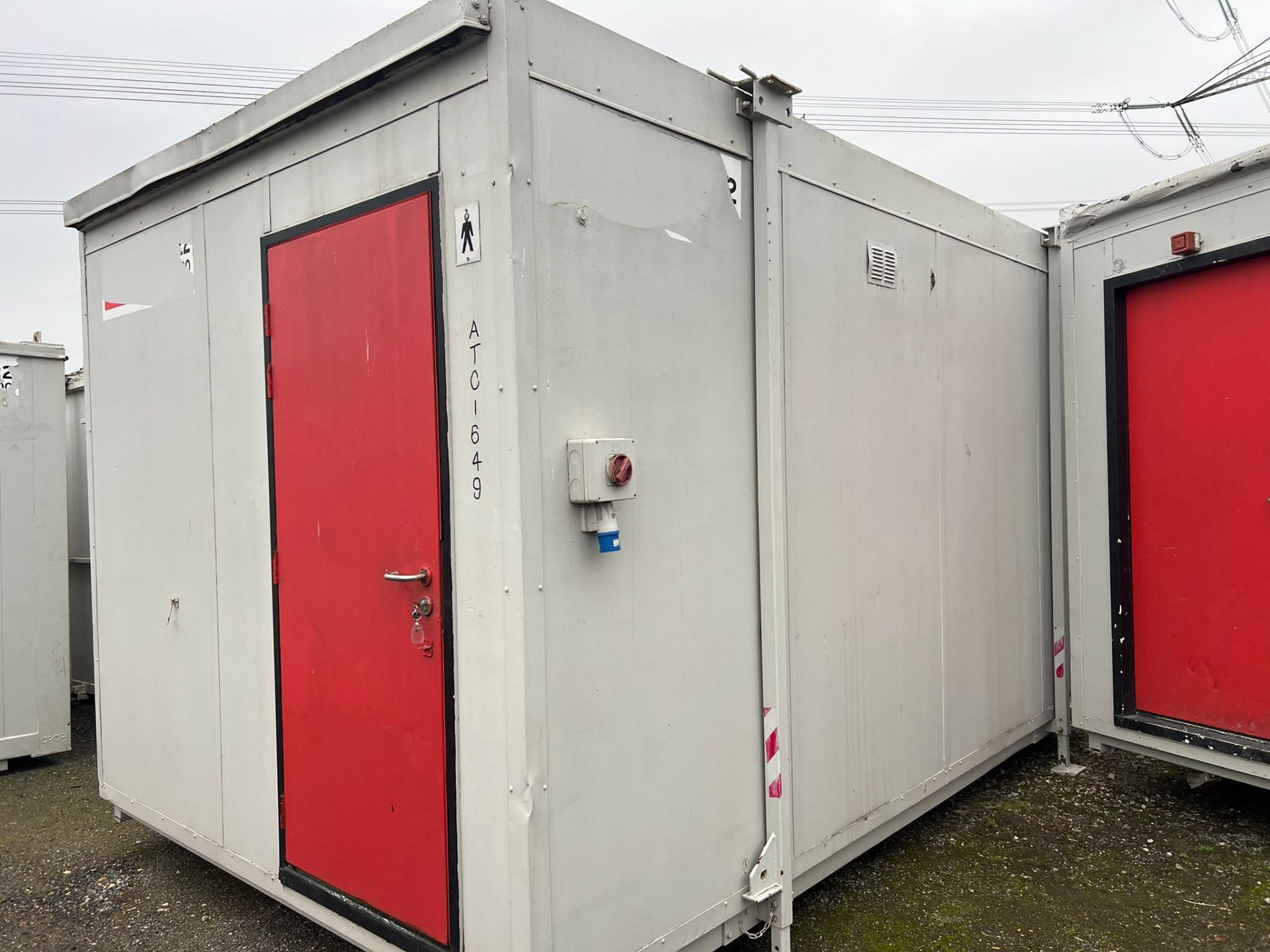 16ft male toilet block with 14 urinals