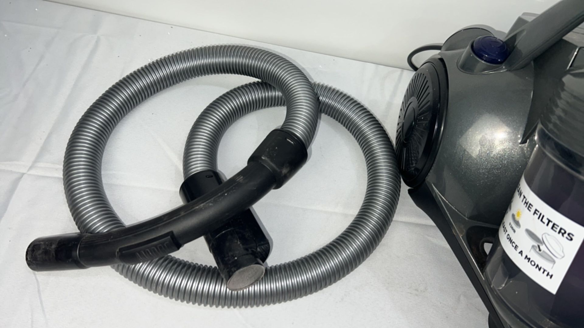 RUSSELL HOBBS ATLAS 2 PET CYLINDER VAC - Image 2 of 5