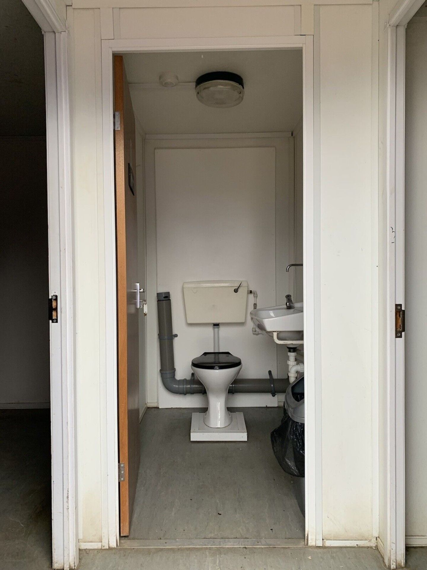 32ft Portable Office Site Cabin With Toilets, Dryi - Image 4 of 13