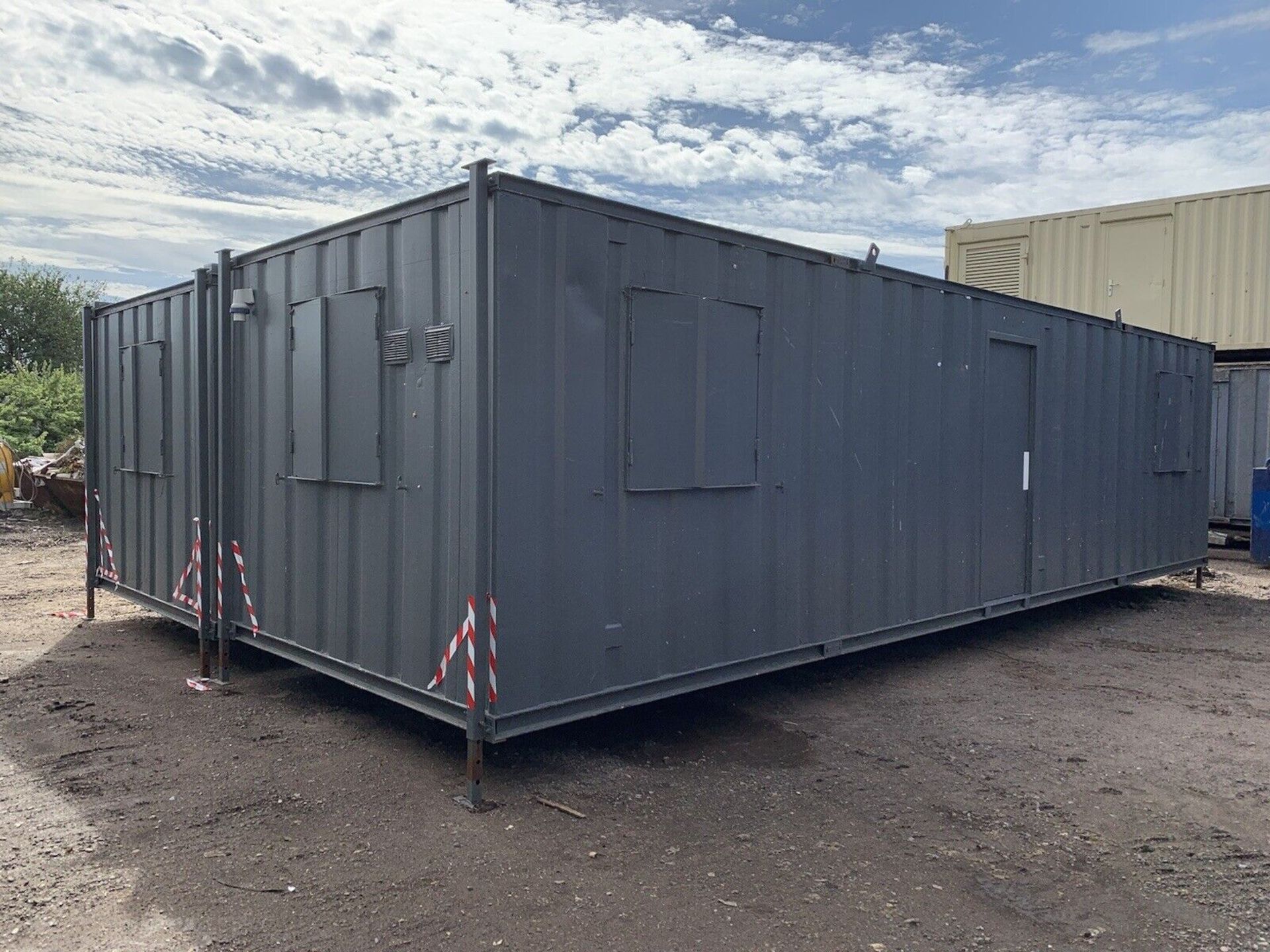 2 x 32ft Portable Offices that join together side- - Image 2 of 11