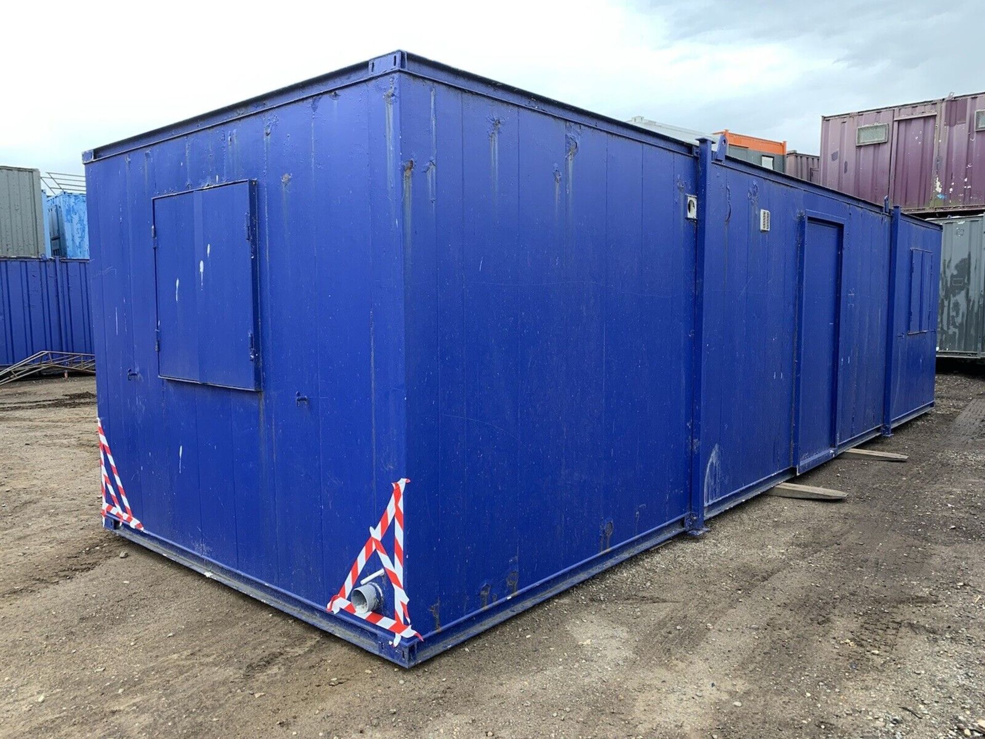 32ft Portable Office Site Cabin With Toilets, Dryi - Image 2 of 13