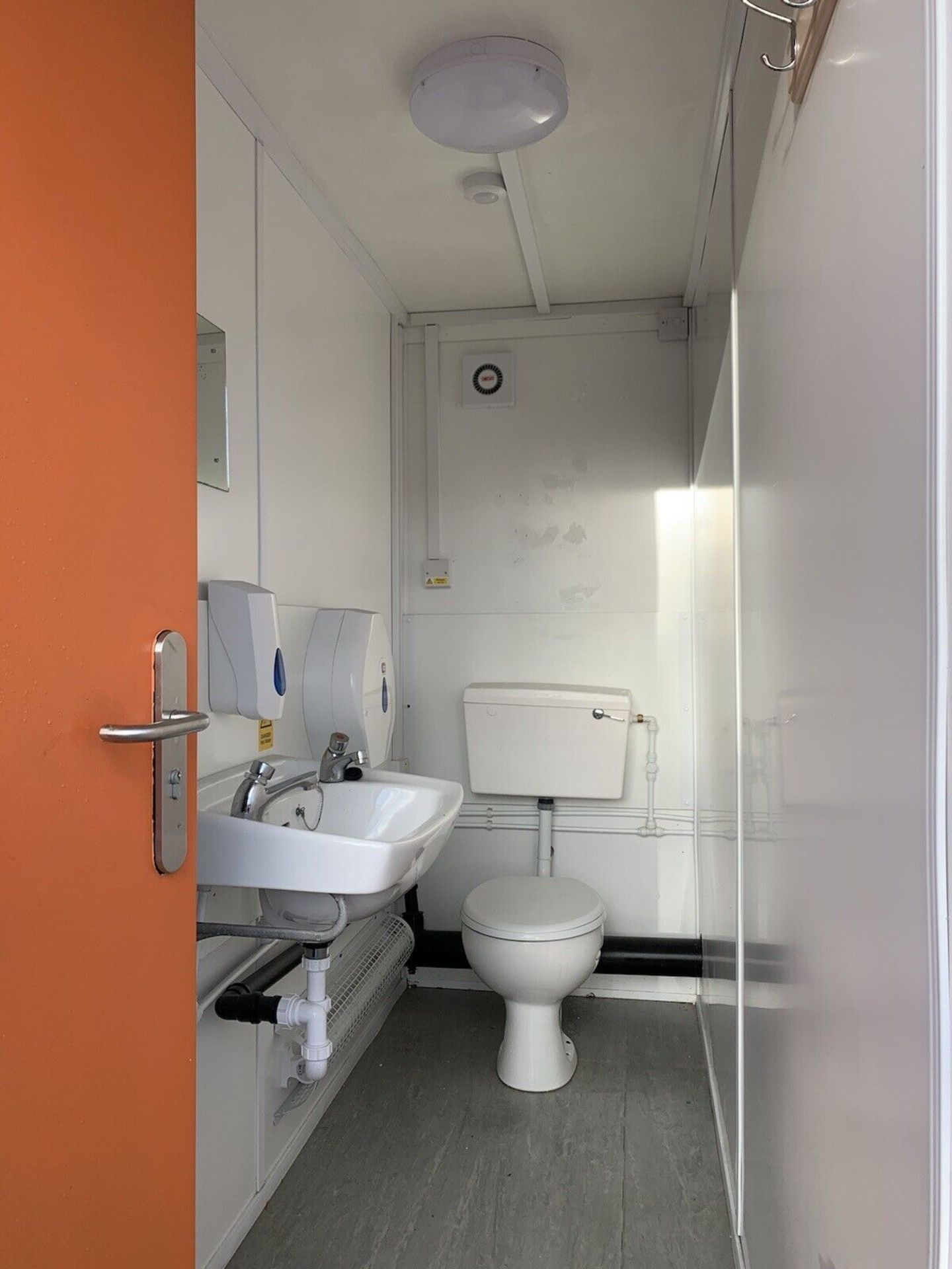 Portable Toilet Block / Shower Block - Image 6 of 11