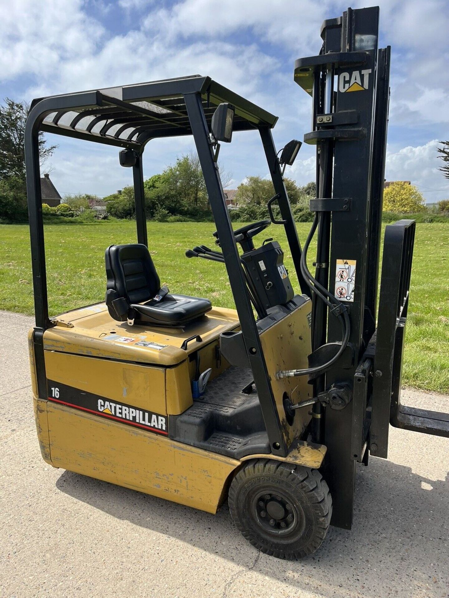 CAT 1.6 Tonne Electric Forklift Truck - Image 3 of 3