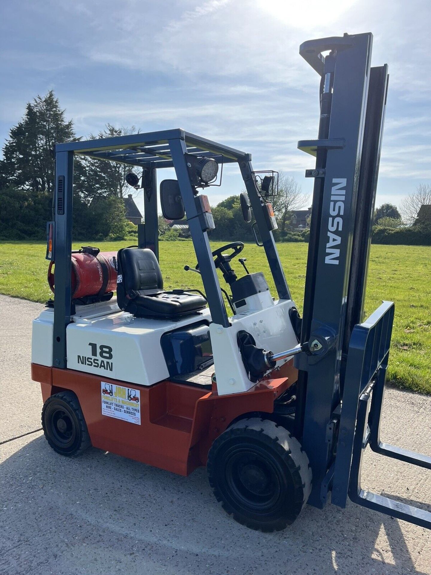 Nissan 1.8 Tonne, Gas Forklift - Image 3 of 5