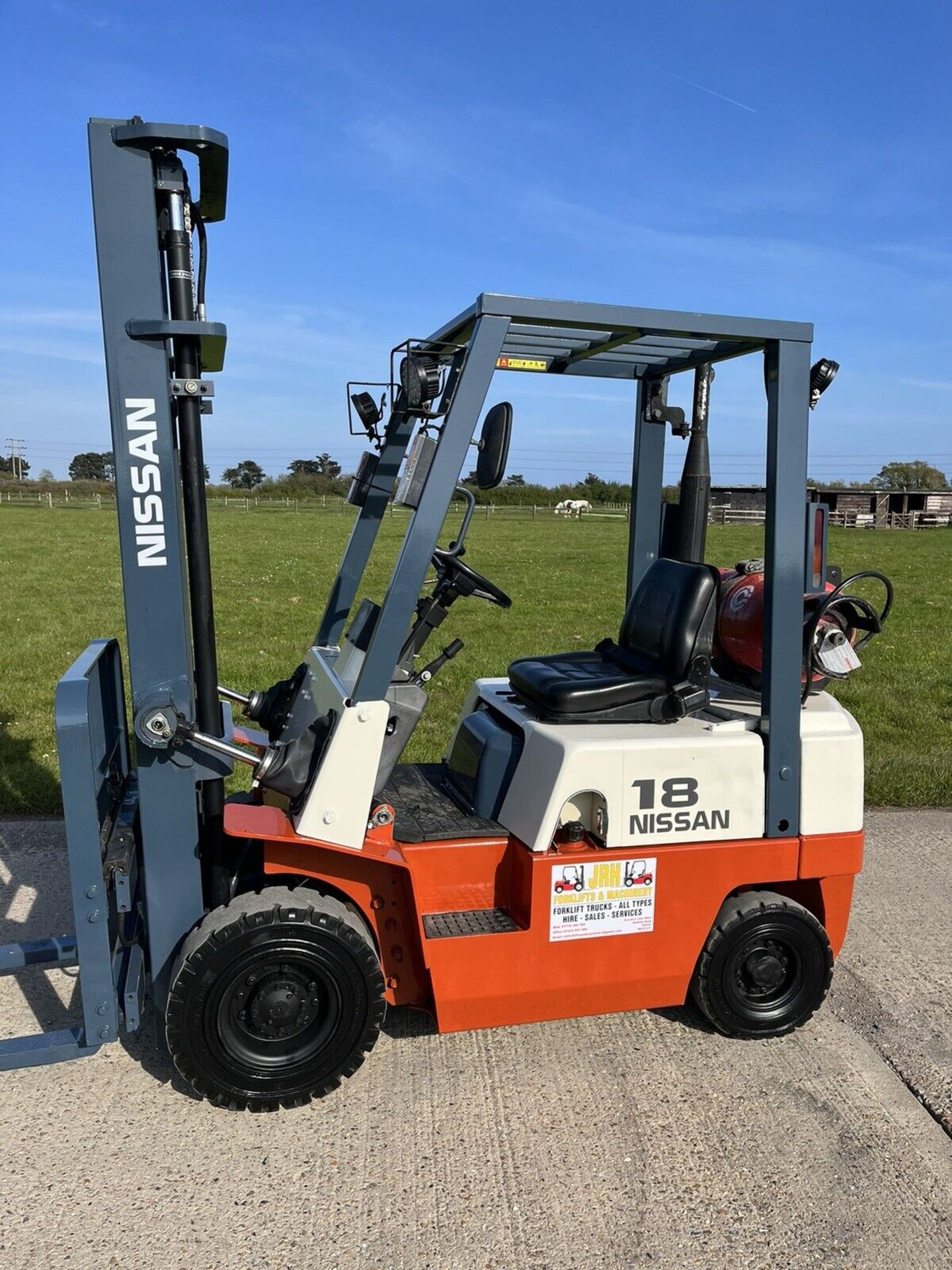 Nissan 1.8 Tonne, Gas Forklift - Image 5 of 5