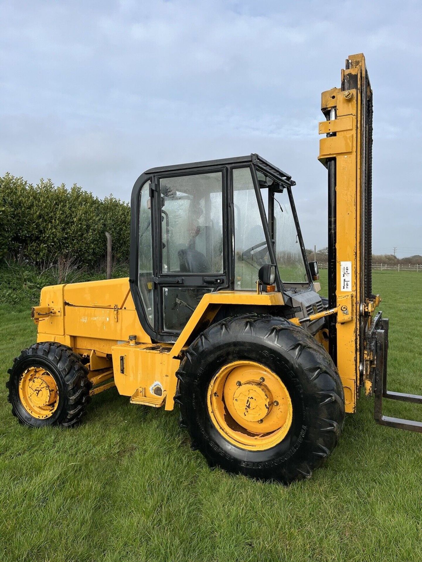 JCB 930 Rough Terrain Forklift - Image 2 of 8