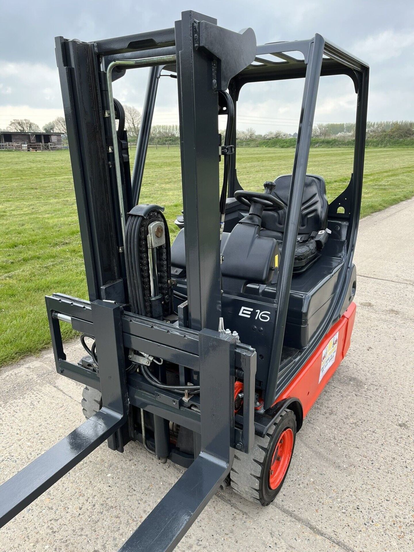 Linde 1.6 Tonne Electric forklift truck Container Spec - Image 2 of 5