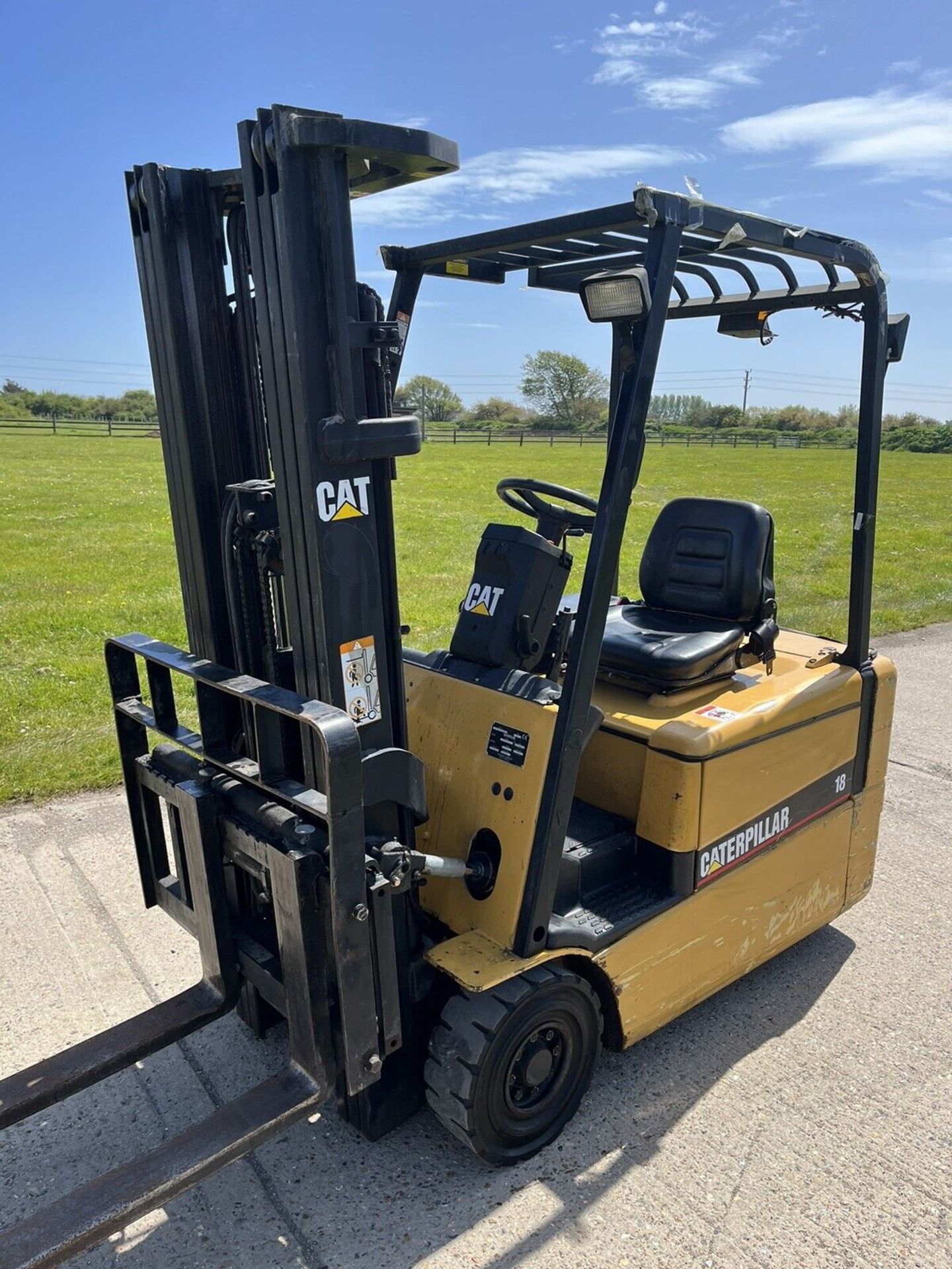 Cat 1.8 Tonne Electric forklift truck container spec - Bild 2 aus 6