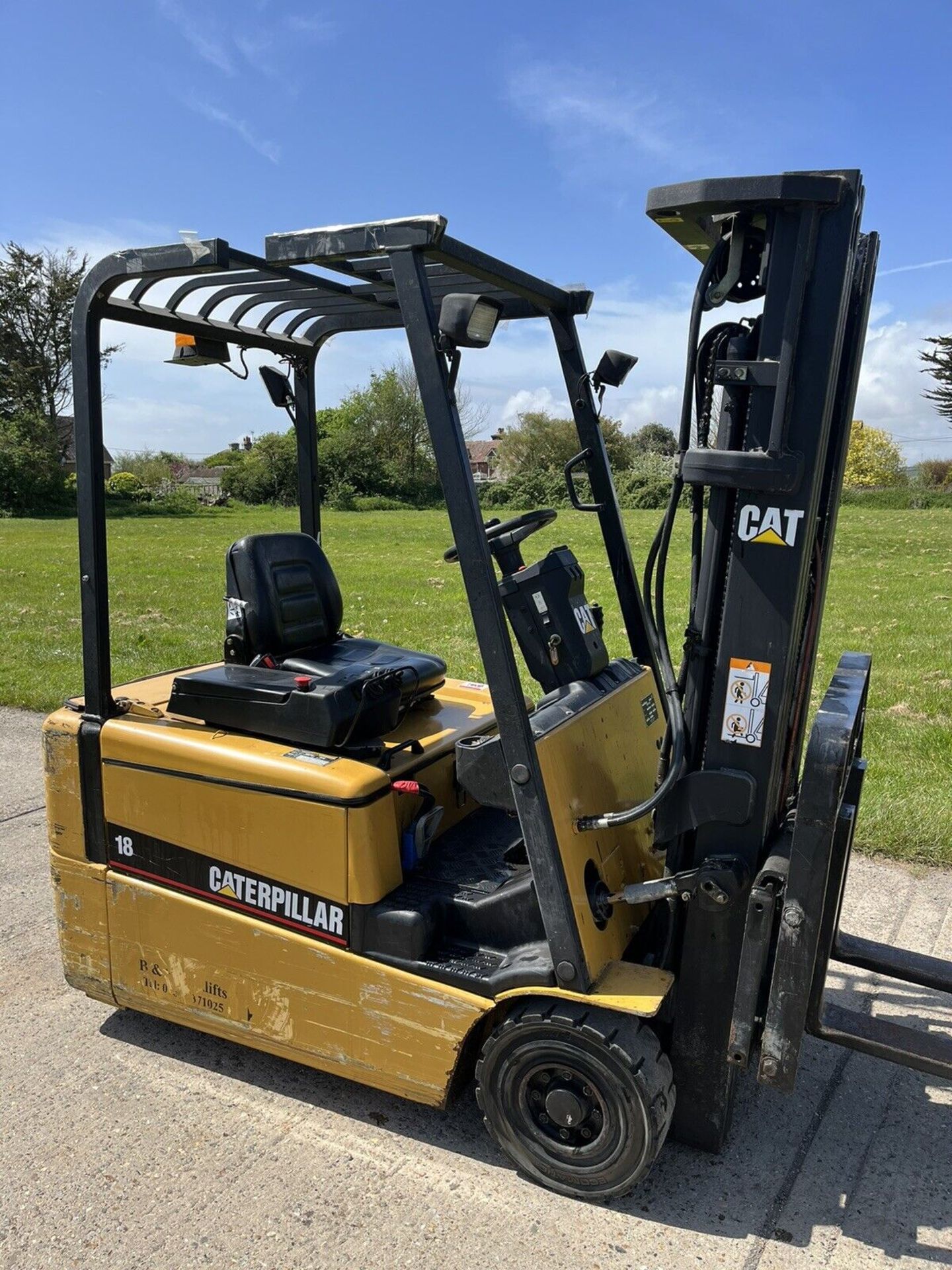 Cat 1.8 Tonne Electric forklift truck container spec - Bild 3 aus 6