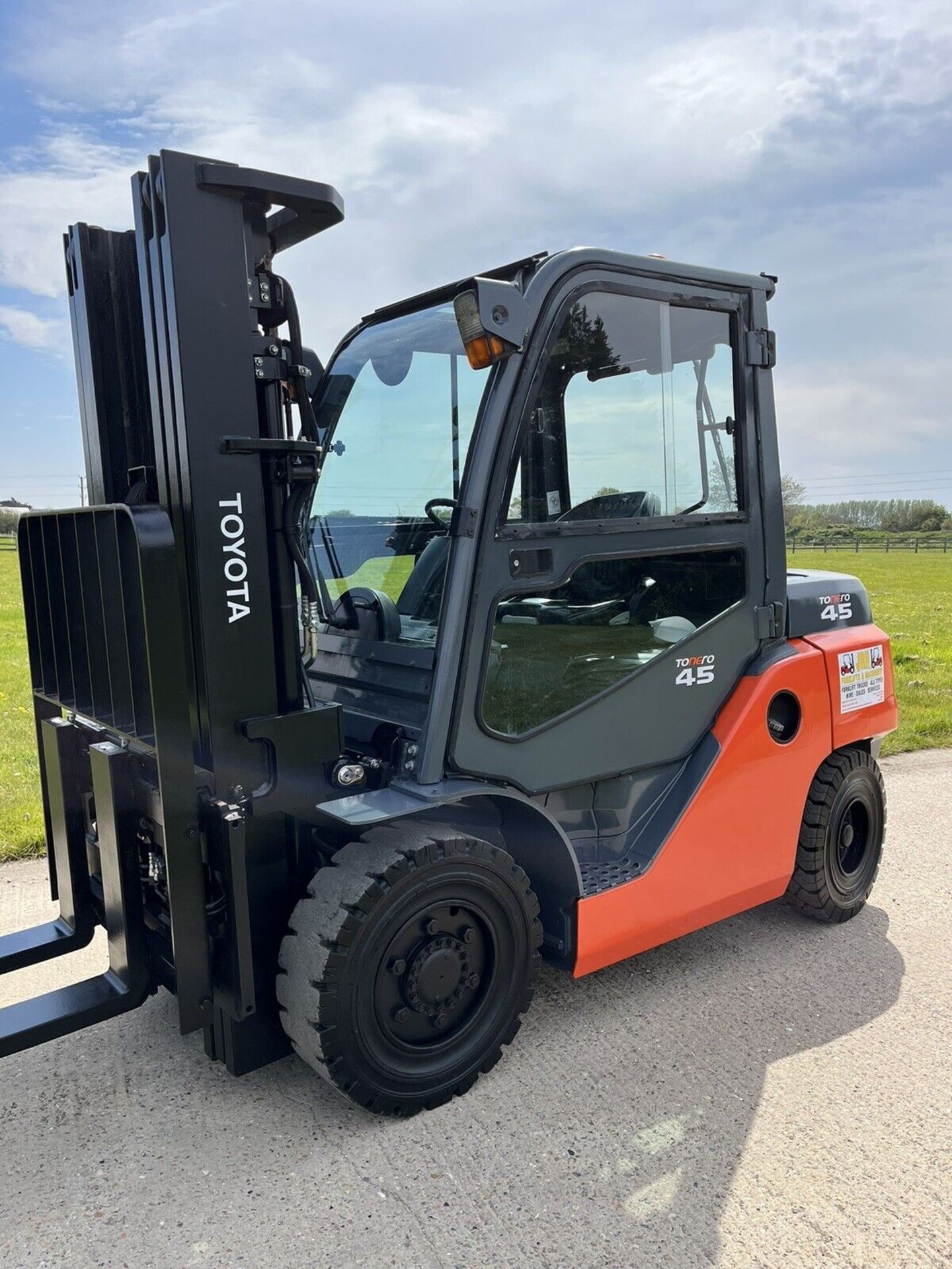 2016 Toyota 40-8FD40N 4 Tonne Diesel Forklift, 4.5 Tonne at 500 Load Center