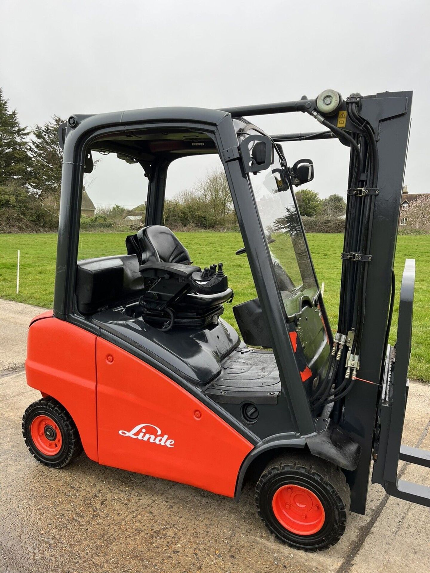 Linde 2 Tonne Diesel Forklift Container Spec - Image 2 of 4