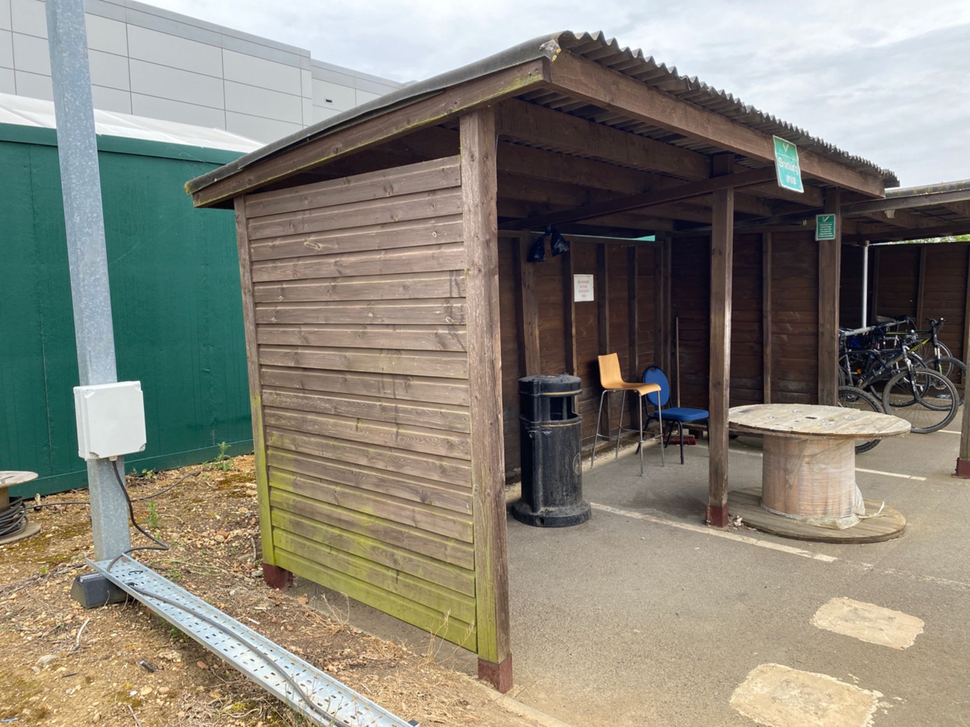 Shed/Smoking Area - Image 2 of 3