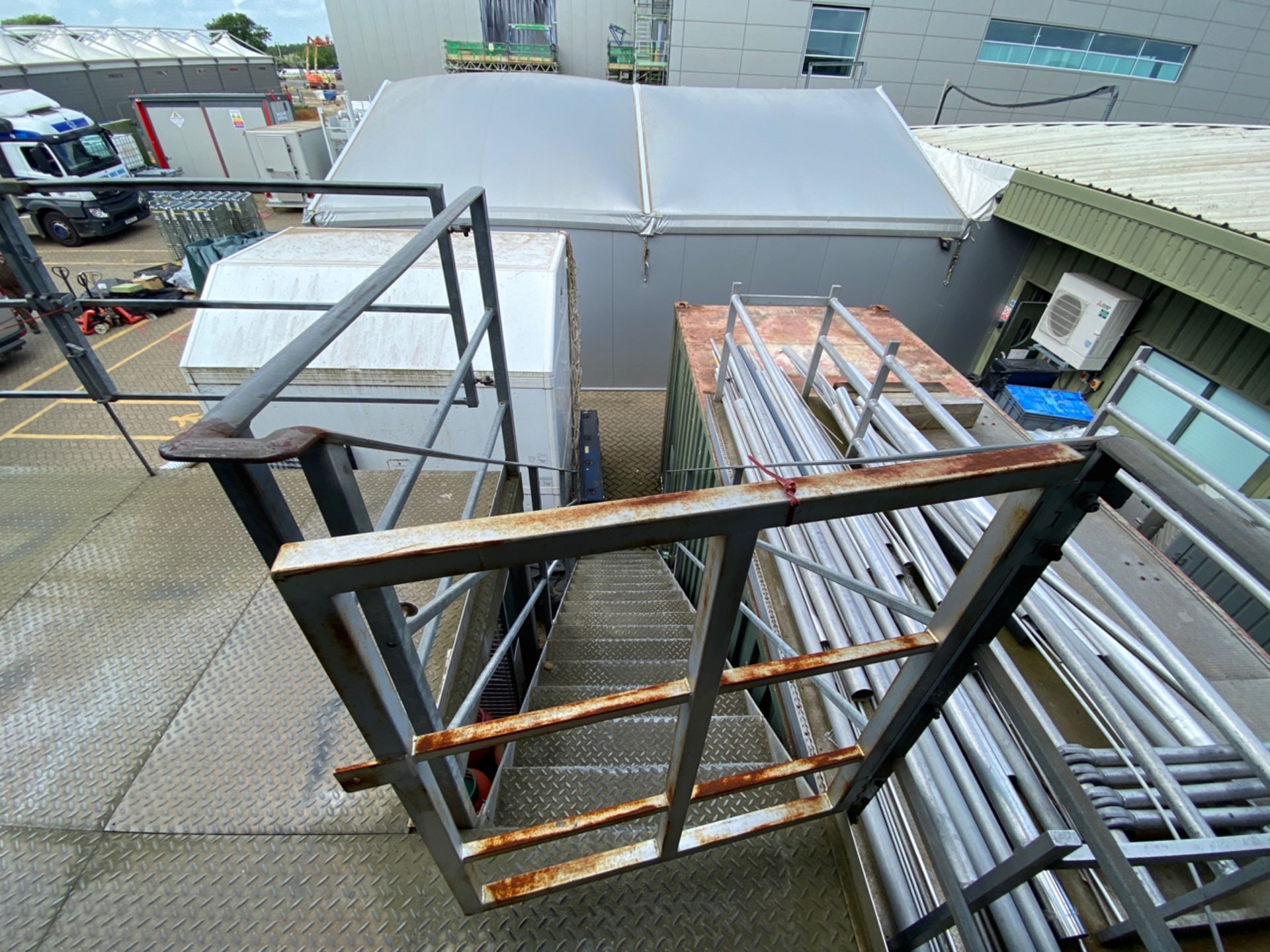 Loading Platform with Staircase - Image 8 of 10