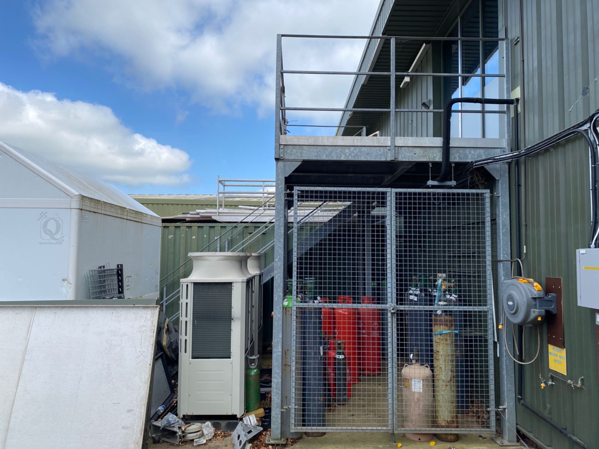 Loading Platform with Staircase - Image 2 of 10